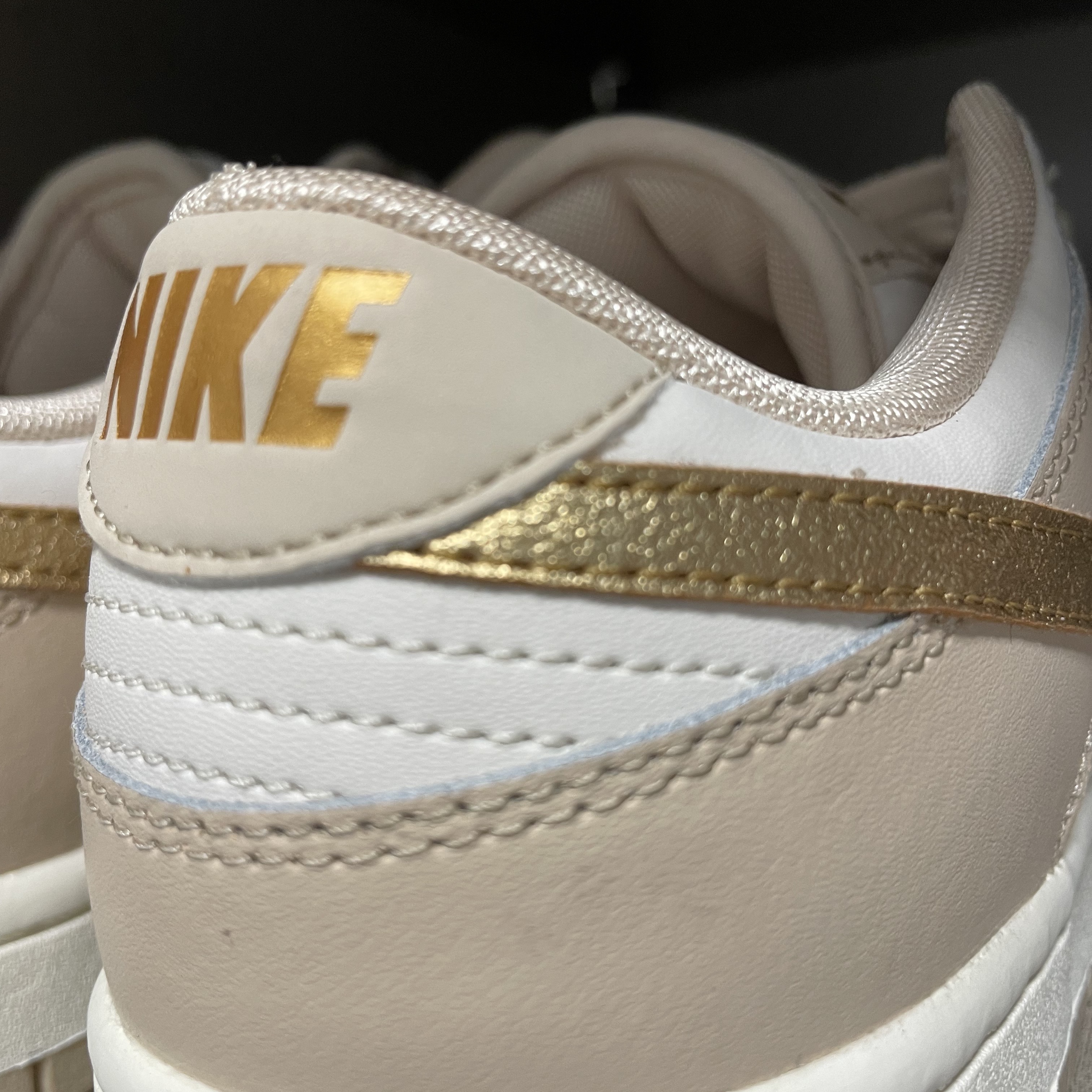 (W) Nike Dunk Low Sanddrift Metallic Gold 착용 스타일