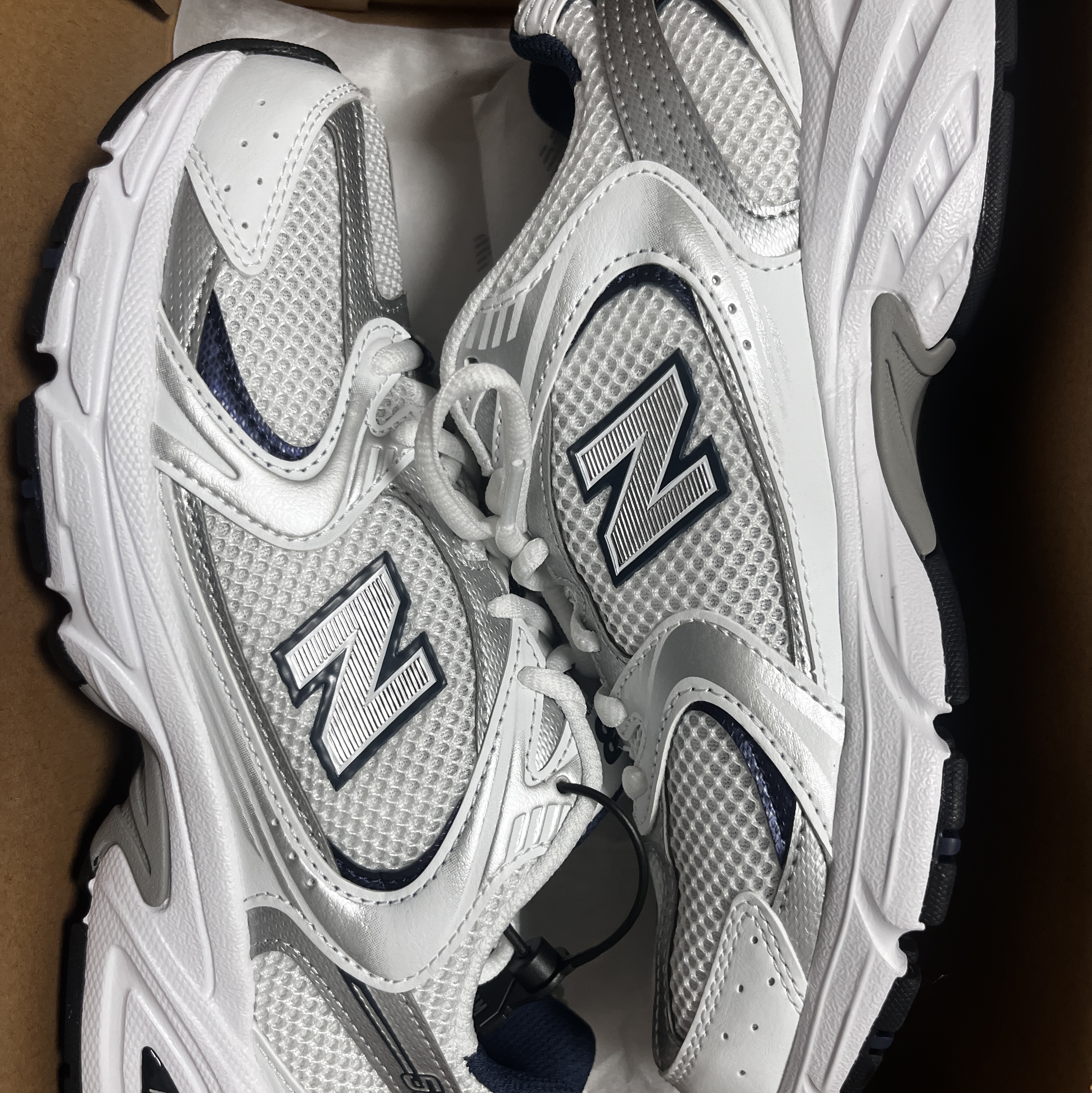 New Balance 530 White 착용 스타일 - 1
