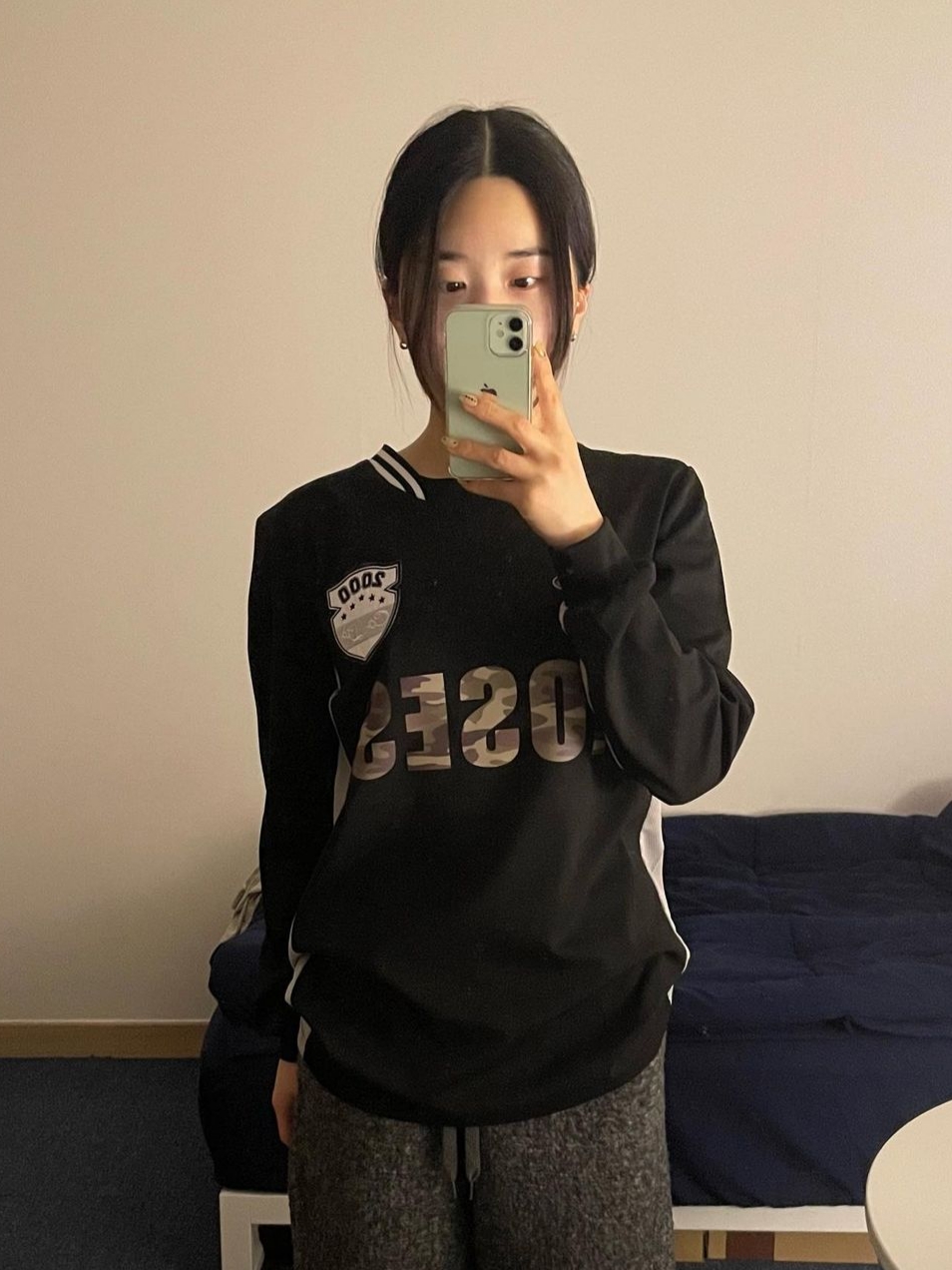 2000Archives Sporty T-Shirt Black Camo 착용 스타일 - 1