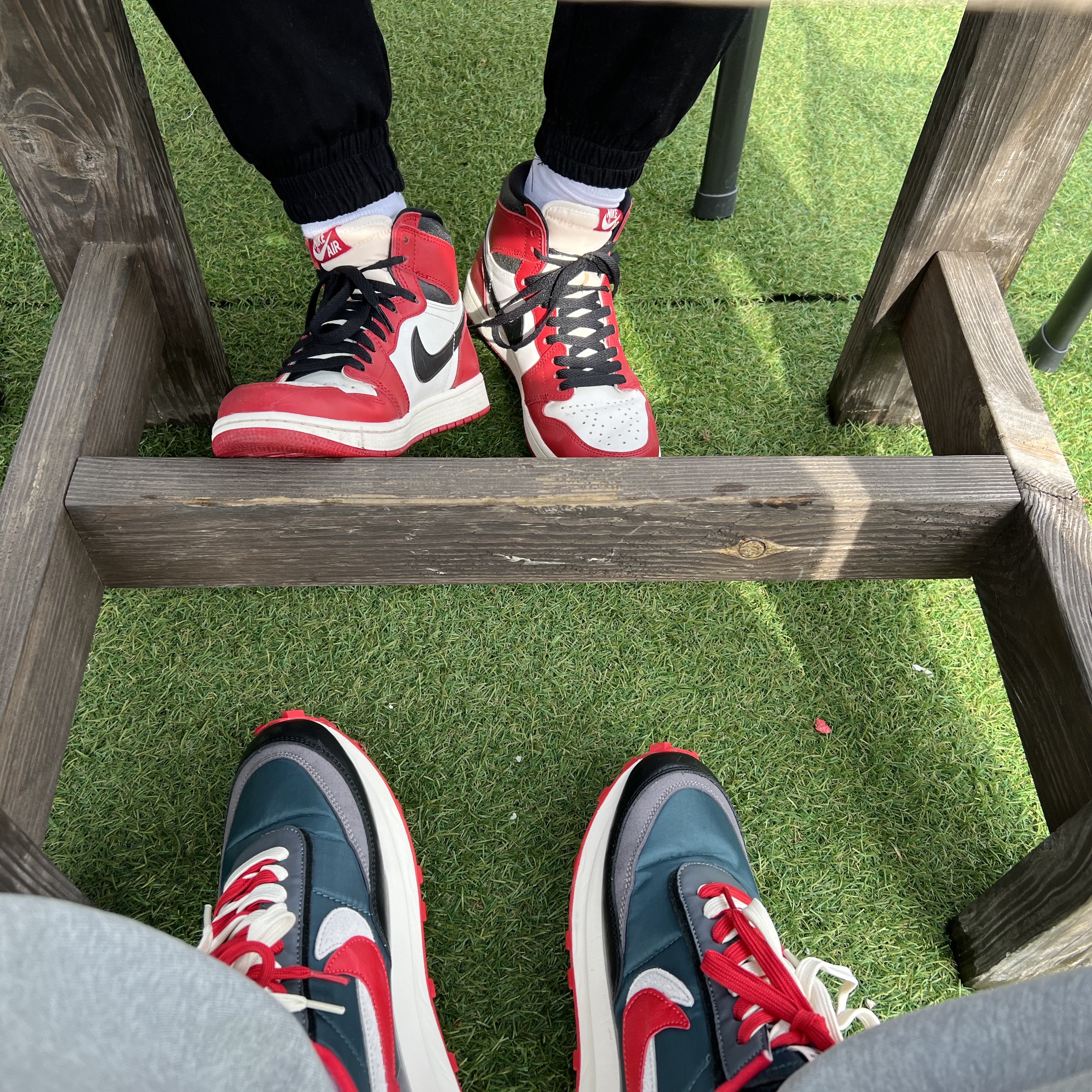 Nike x Sacai x Undercover LDWaffle Midnight Spruce University Red, Jordan 1 Retro High OG Chicago 2022 착용 스타일 - 2
