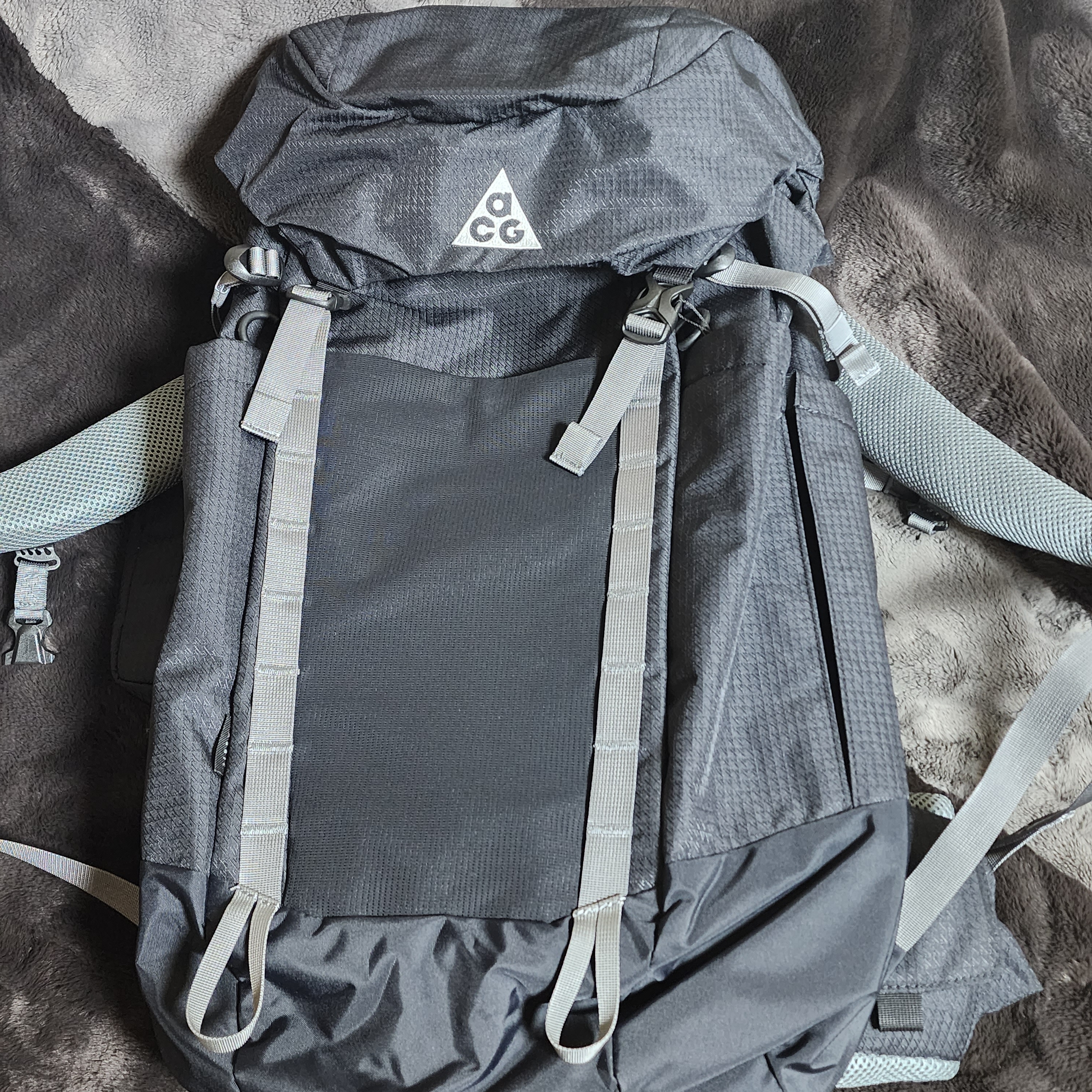 Nike ACG 36 Backpack Black 착용 스타일 - 2