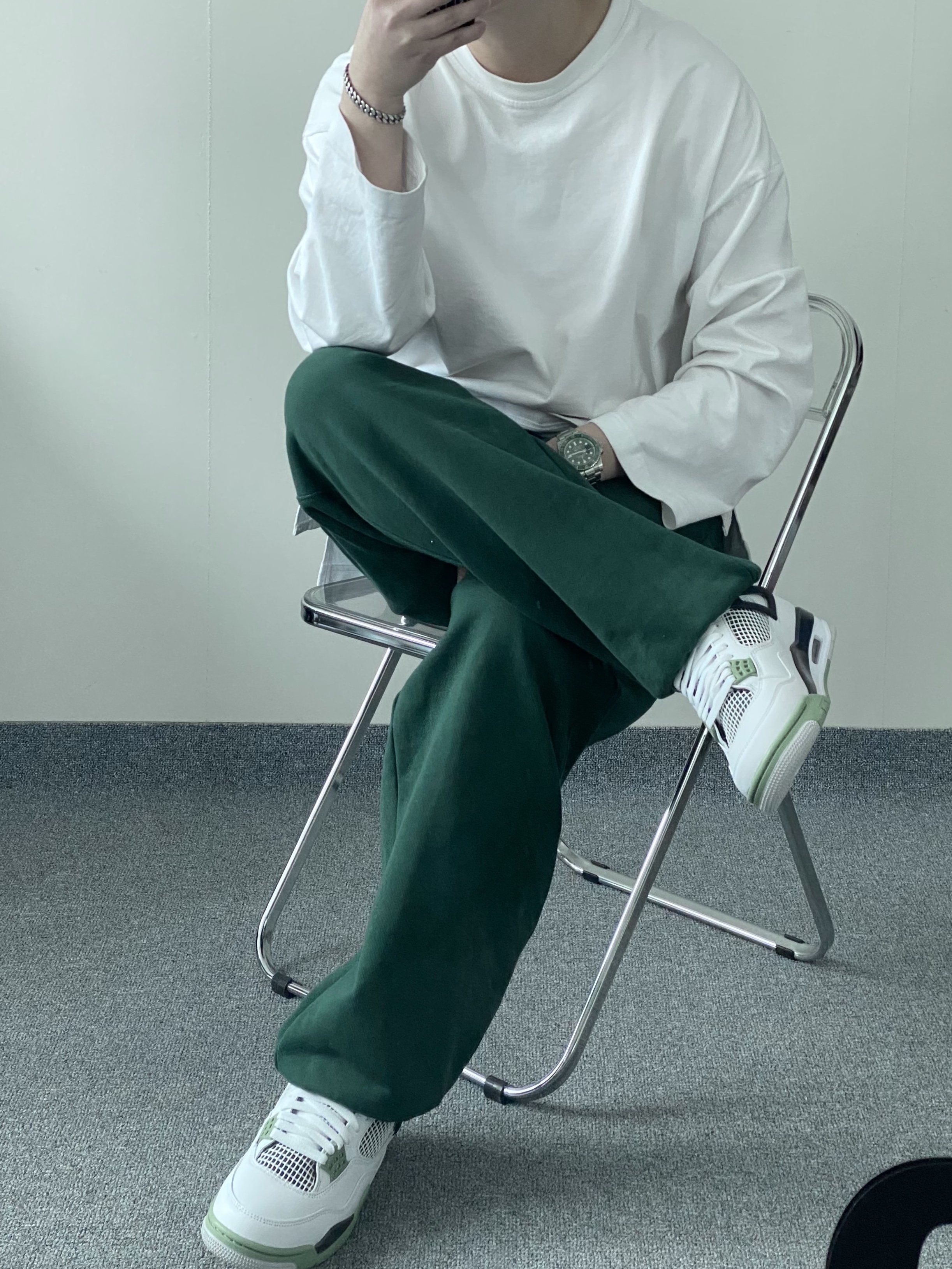 (W) Jordan 4 Retro Oil Green 착용 스타일 - 1