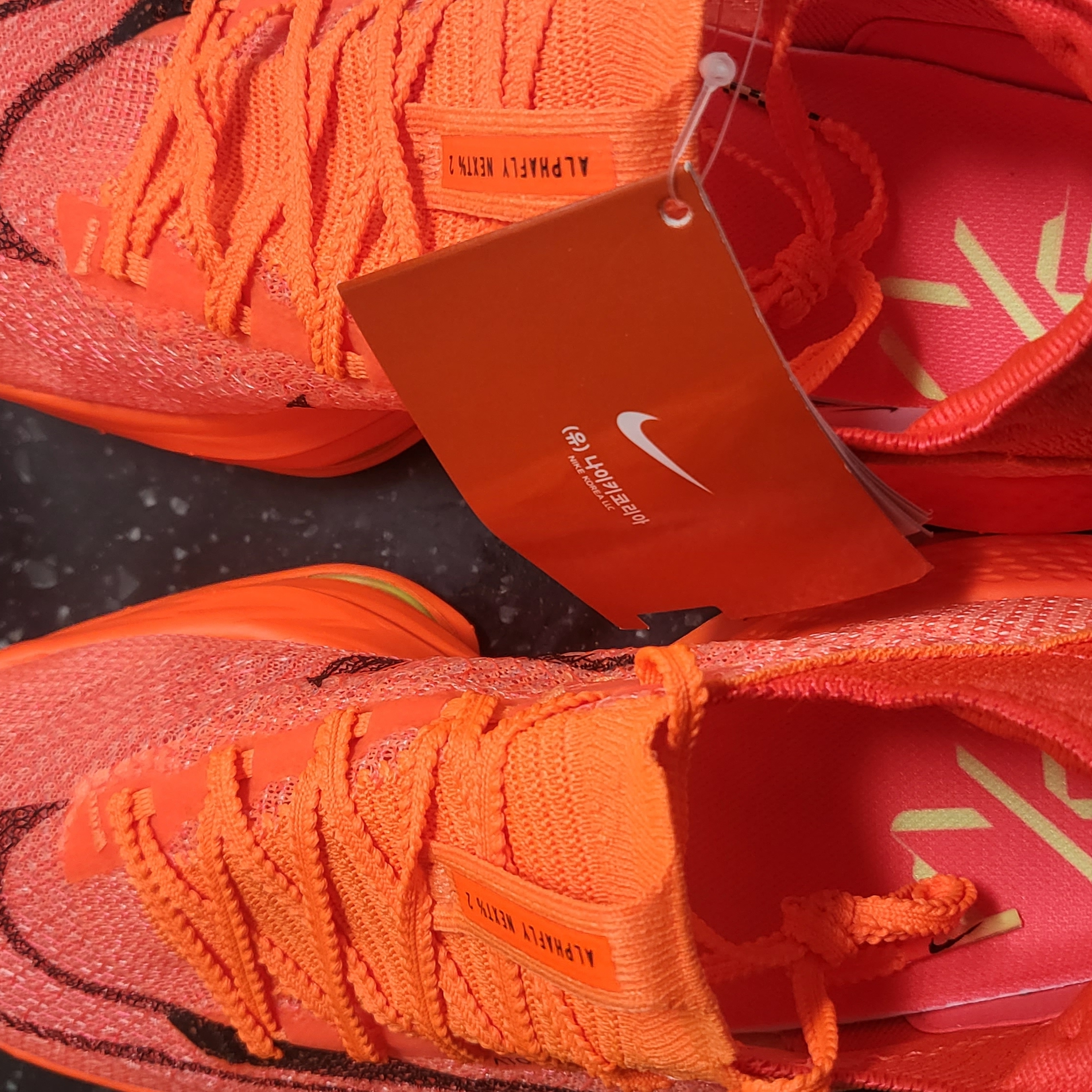 Nike Air Zoom Alphafly Next% 2 Total Orange 착용 스타일 - 2