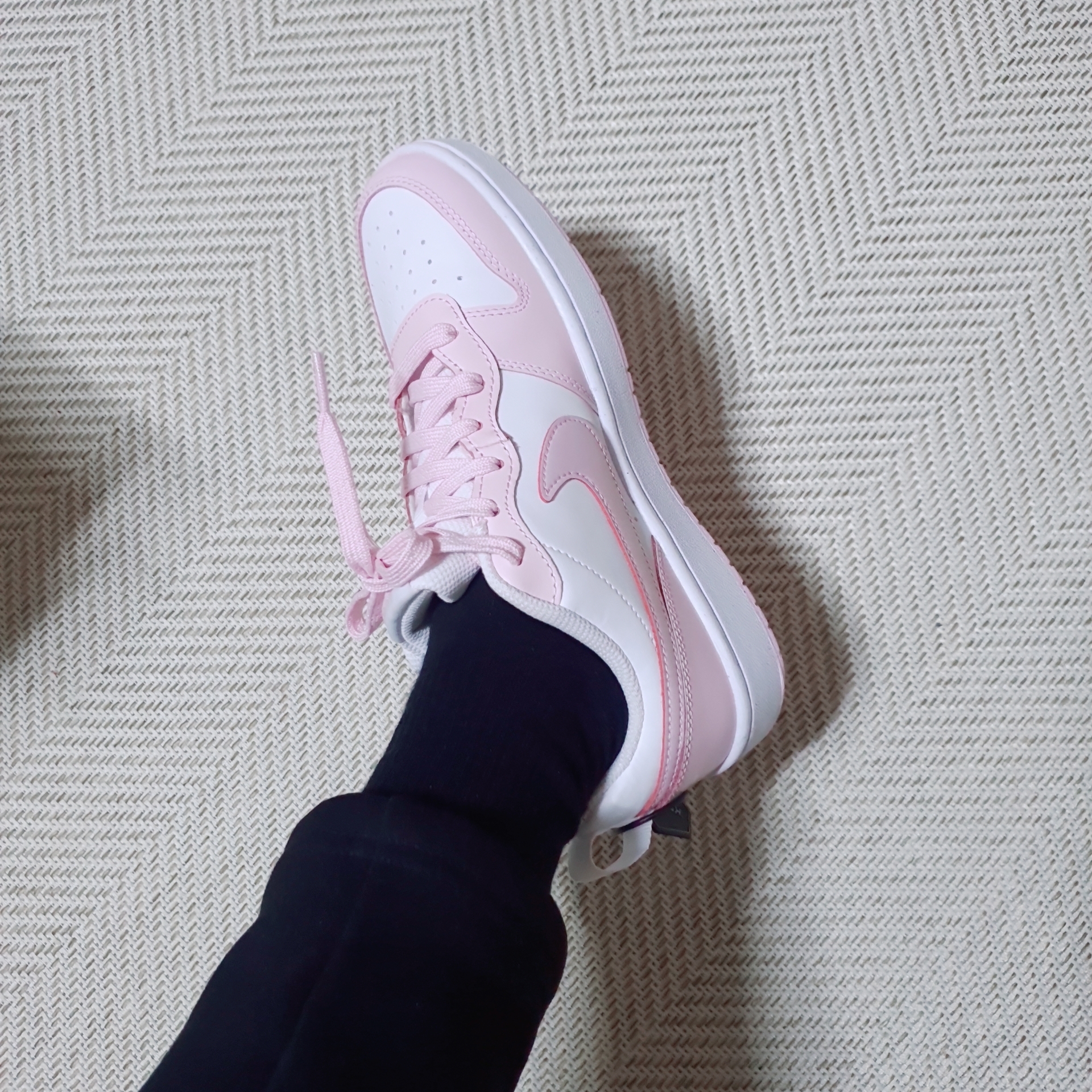 (GS) Nike Court Borough 2 SE White Pink Foam 착용 스타일