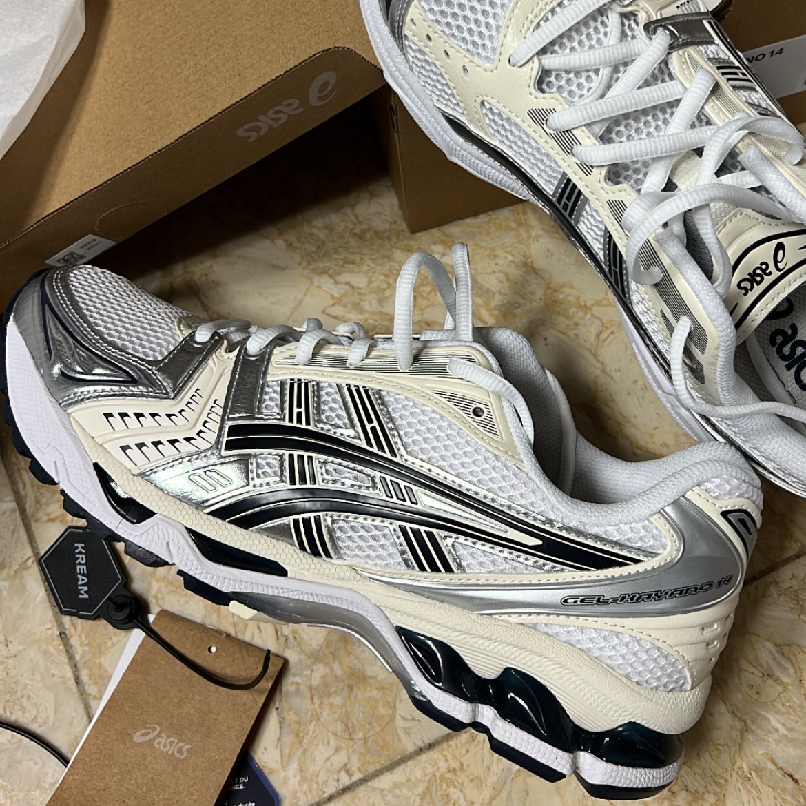 (W) Asics Gel-Kayano 14 White Midnight 착용 스타일