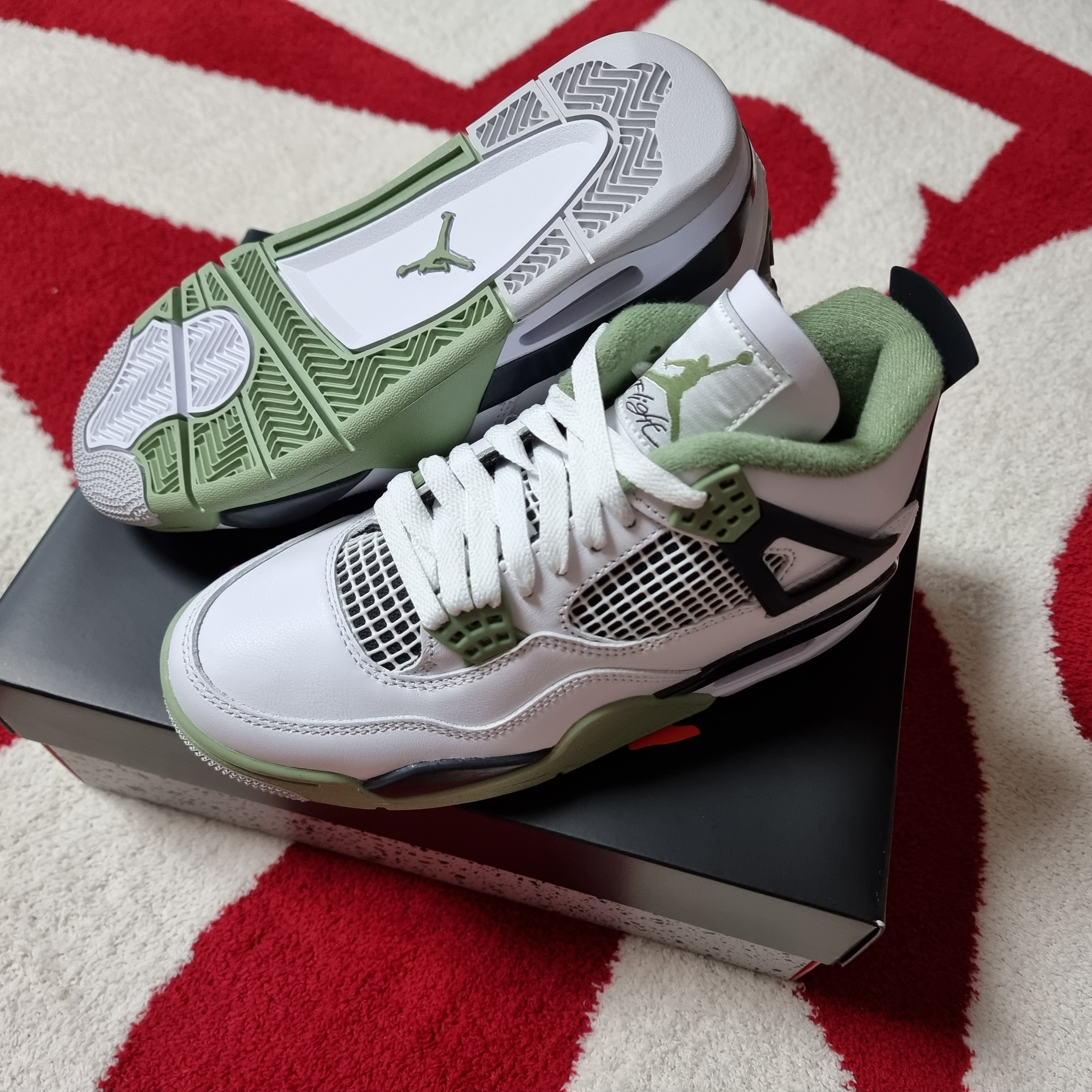 (W) Jordan 4 Retro Oil Green 착용 스타일 - 3