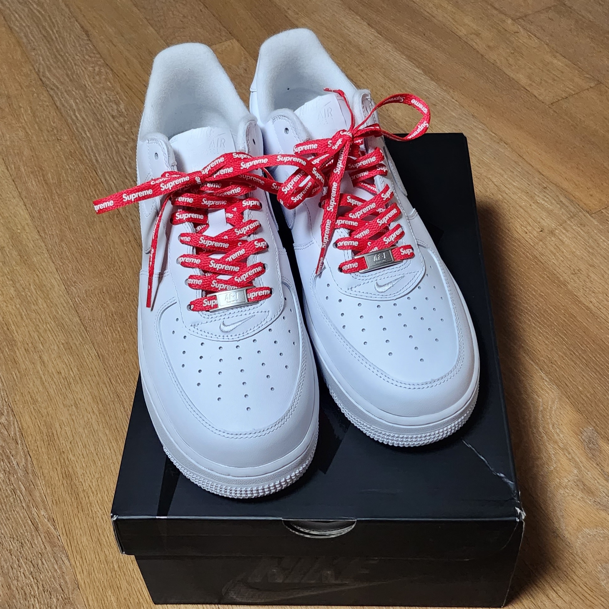 Nike x Supreme Air Force 1 Low White 착용 스타일