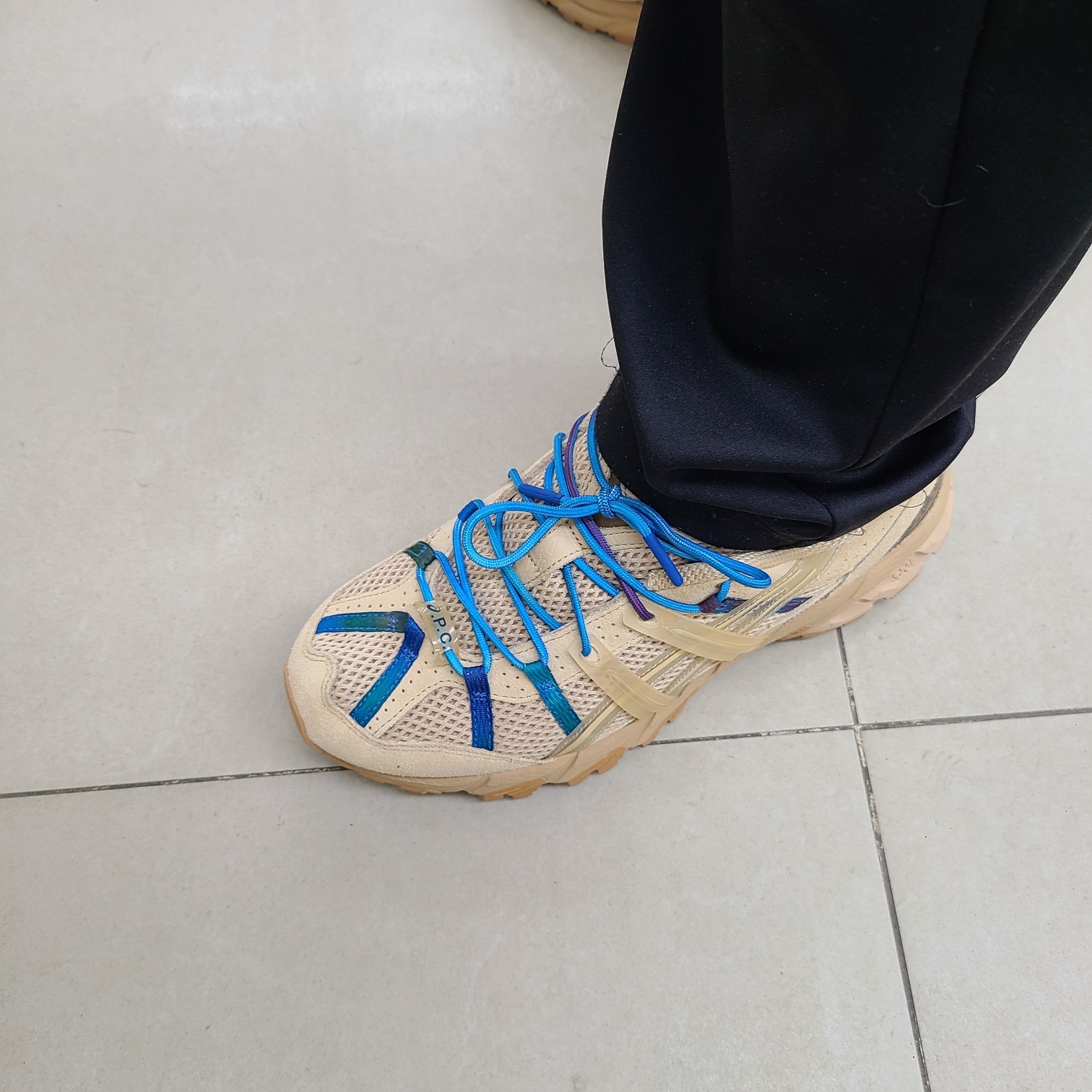 Asics x A.P.C. Gel-Sonoma 15-50 Beige 착용 스타일 - 1