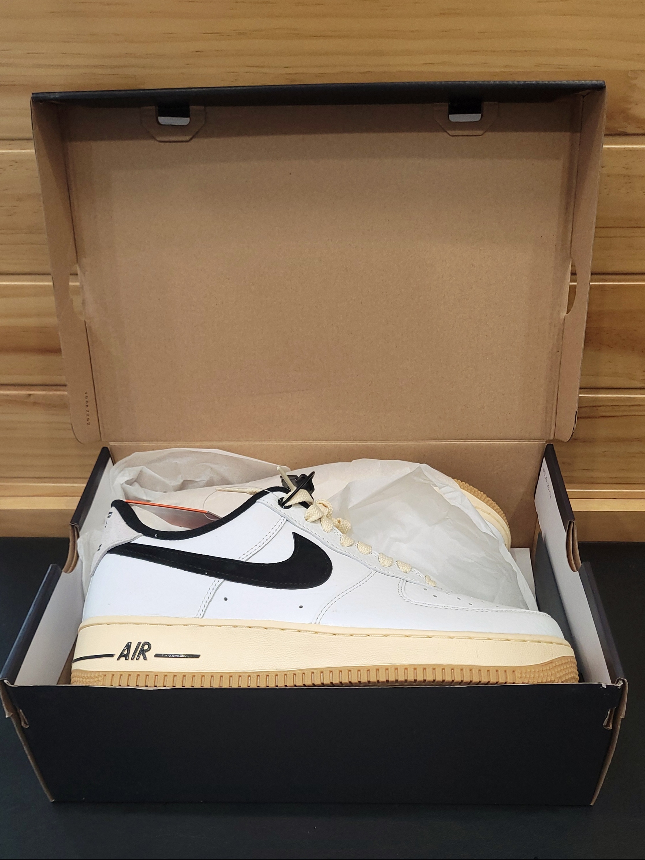 (W) Nike Air Force 1 '07 LX Black and Summit White 착용 스타일