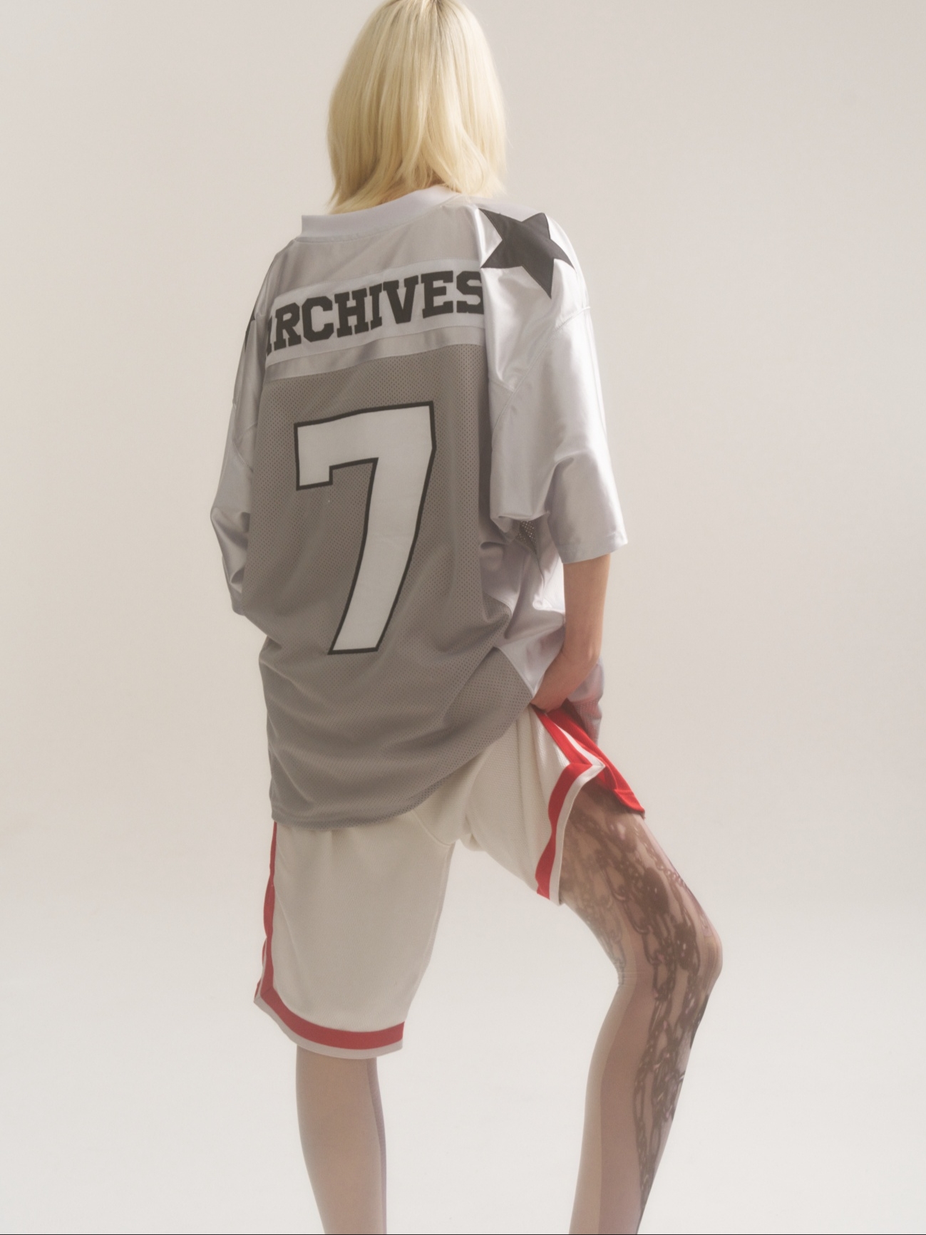2000Archives Tights 58 Jersey Jewels, 2000Archives Football T-Shirt Silver 착용 스타일