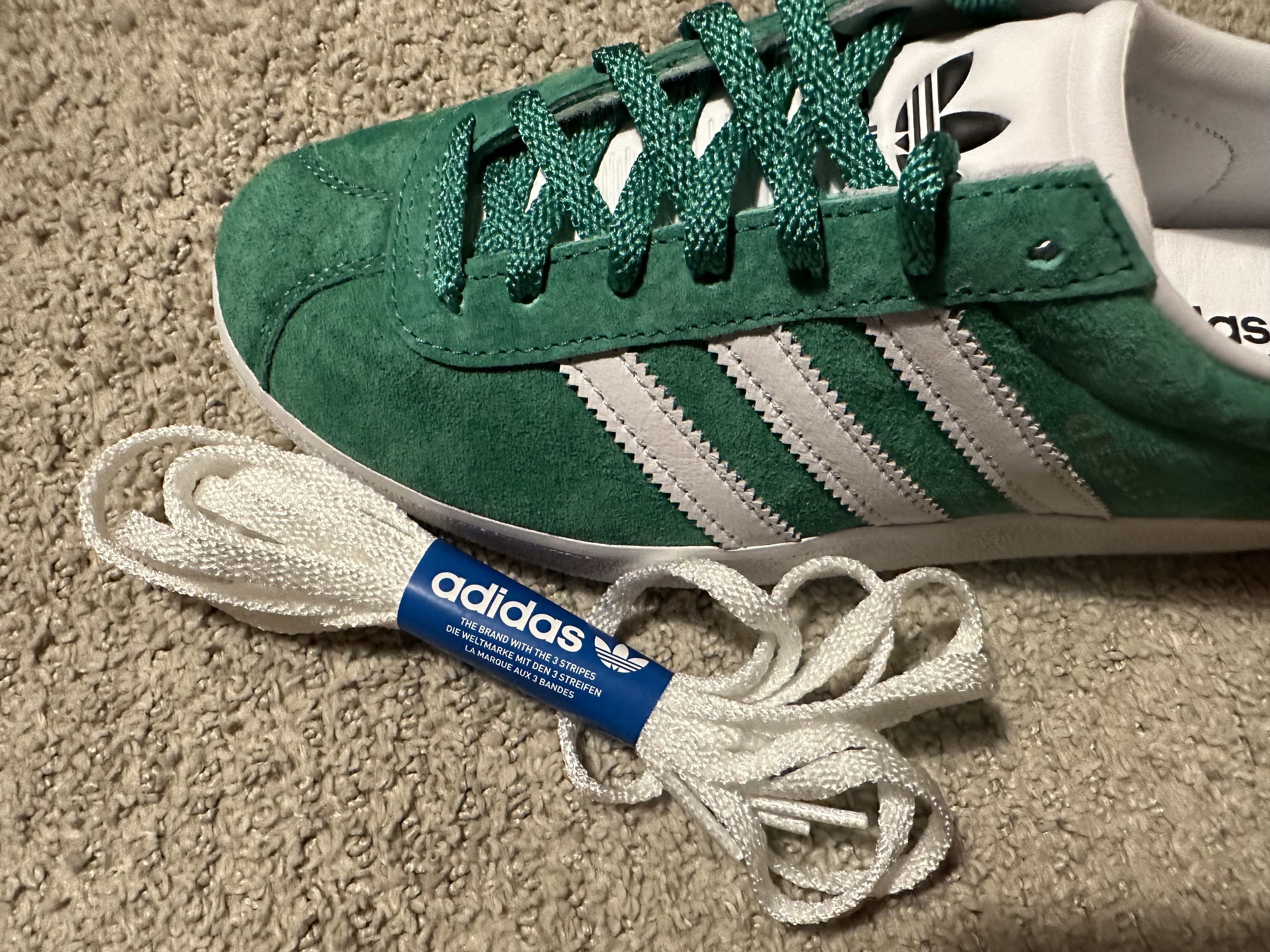 Adidas Gazelle 85 Semi Court Green, Adidas Gazelle Core Black White 착용 스타일 - 5