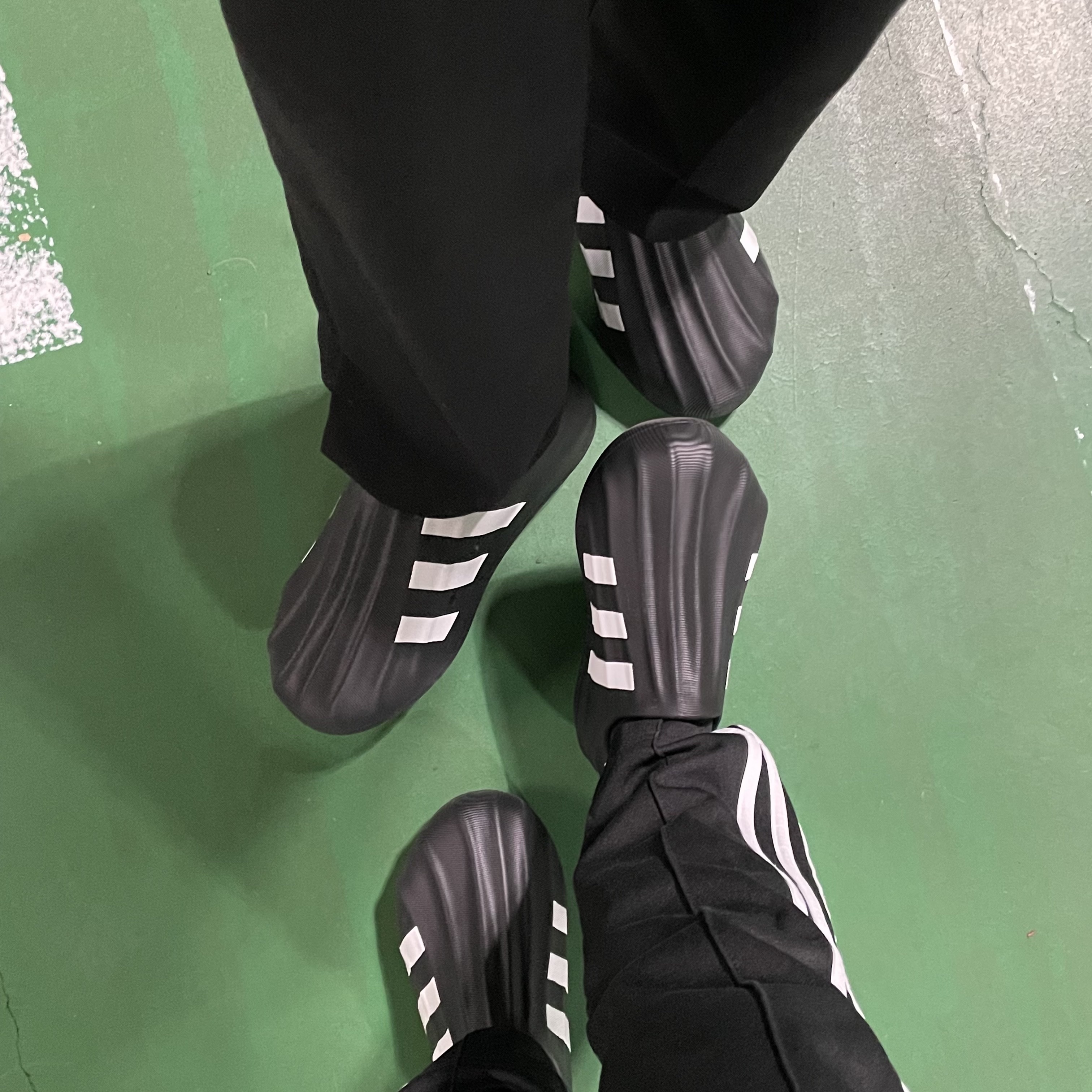 Adidas Adifom Superstar Core Black Cloud White 착용 스타일 - 2
