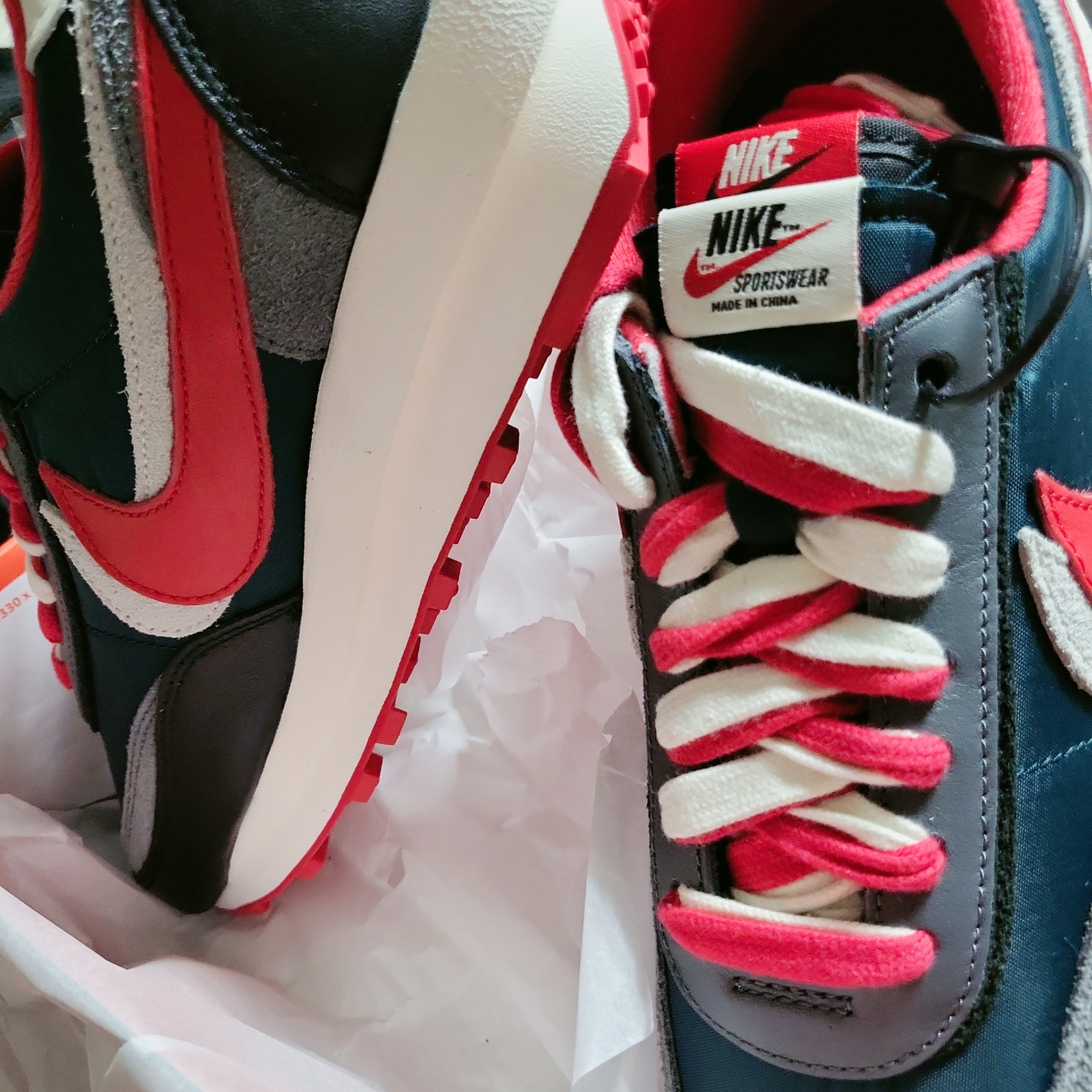 Nike x Sacai x Undercover LDWaffle Midnight Spruce University Red 착용 스타일