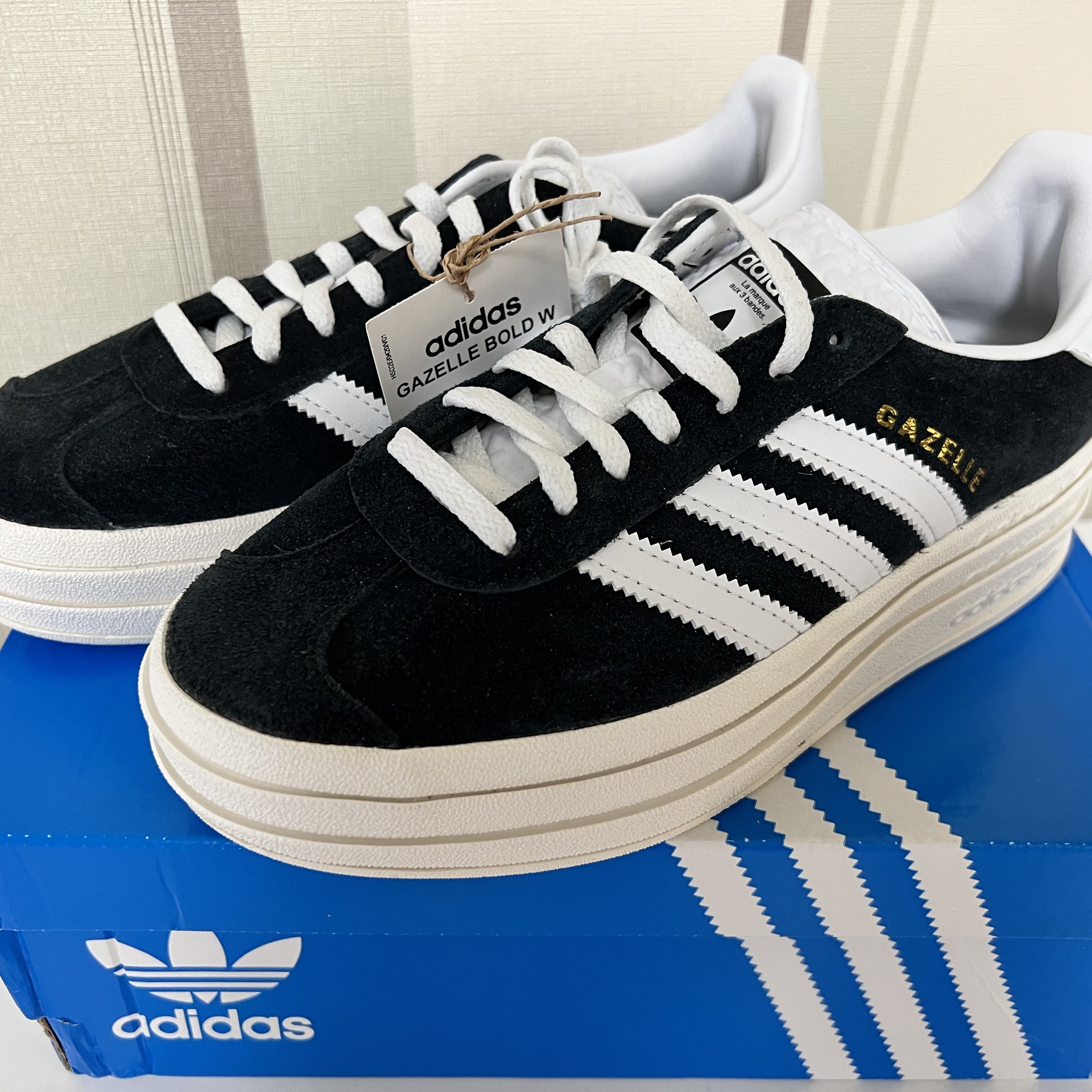 (W) Adidas Gazelle Bold Core Black Cloud White 착용 스타일