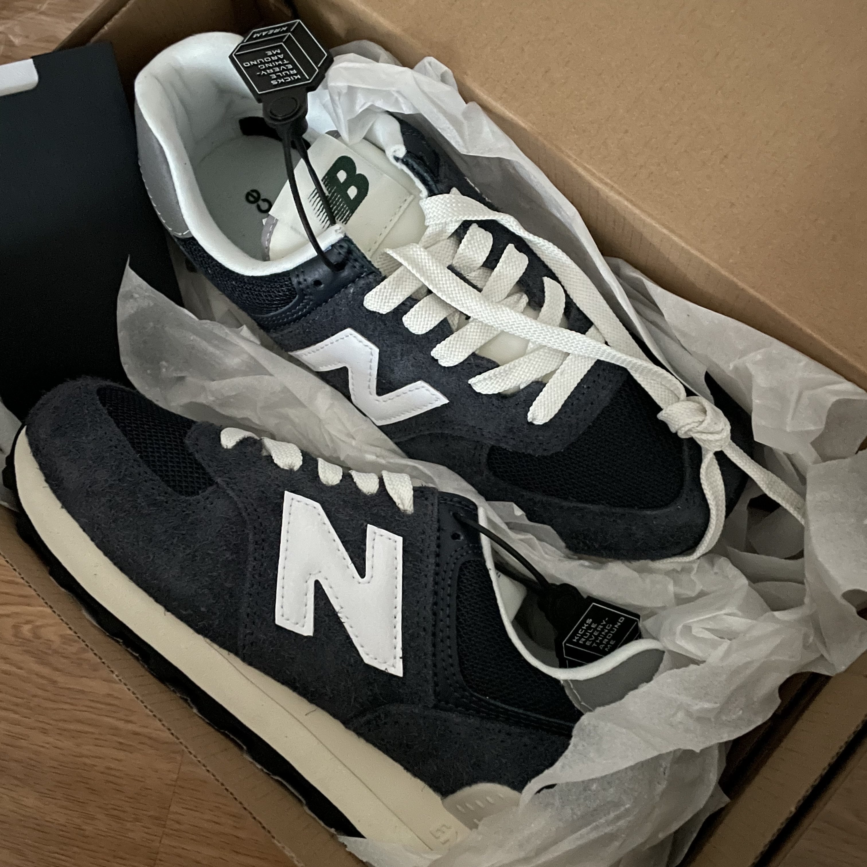 New Balance 574 Heritage Navy 착용 스타일 - 2