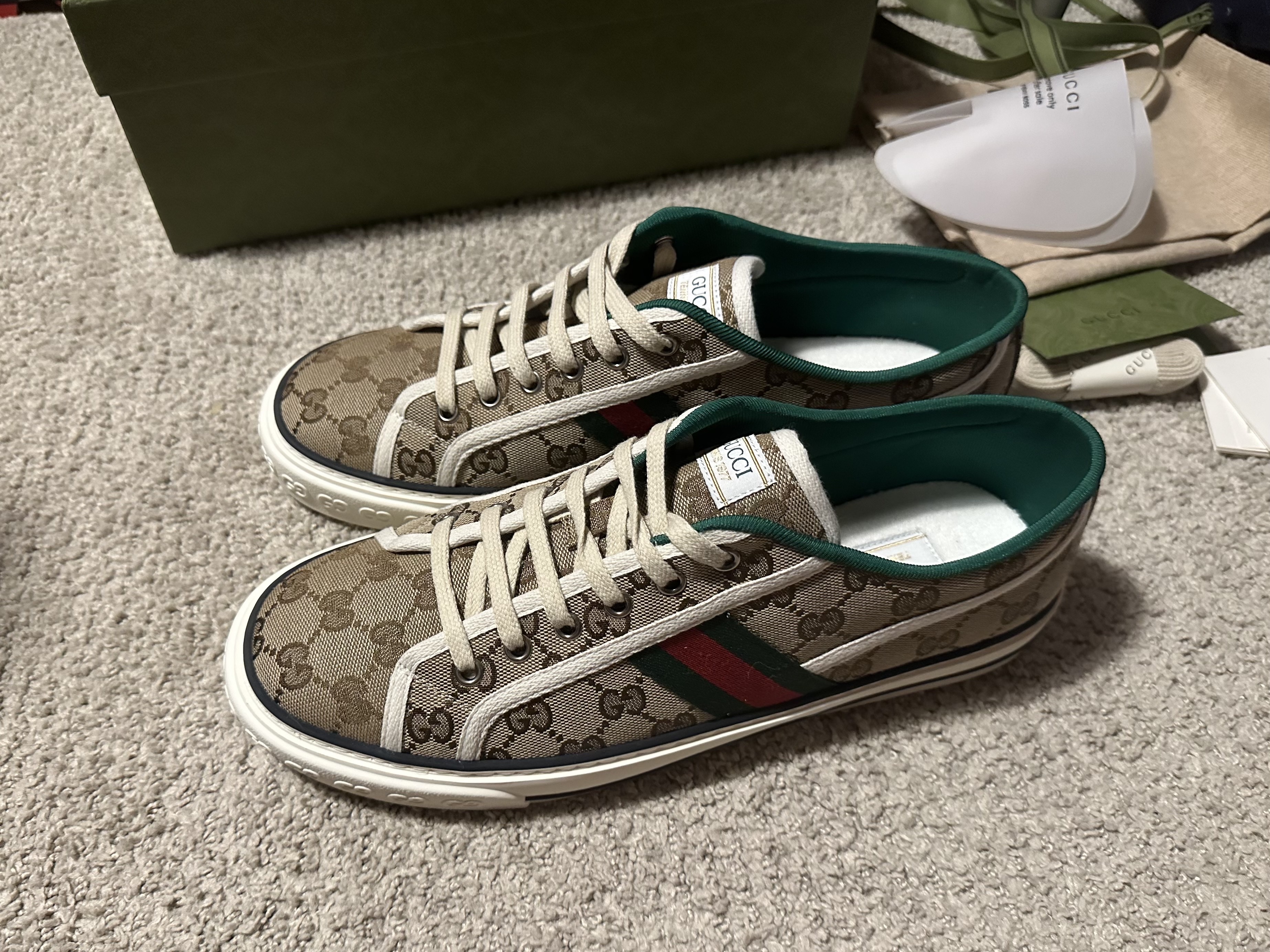 Gucci Tennis 1977 Ebony 착용 스타일 - 3
