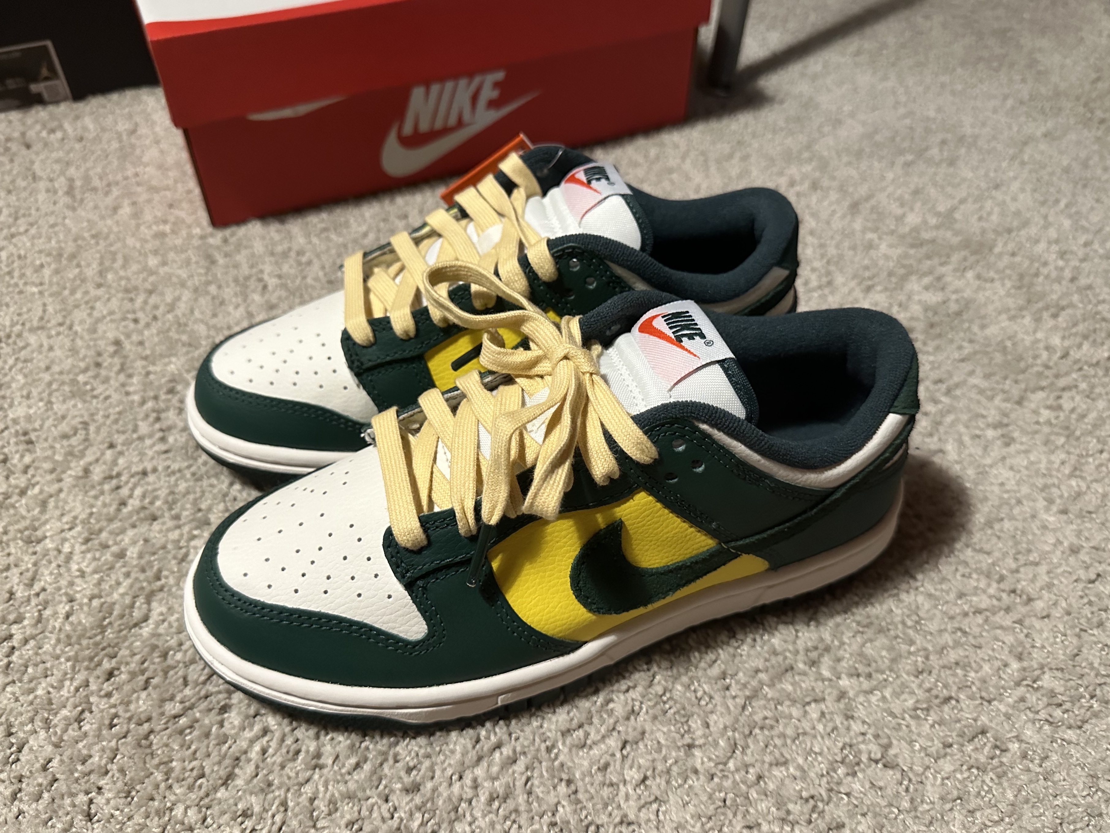 (W) Nike Dunk Low SE Opti Noble Green 착용 스타일 - 1