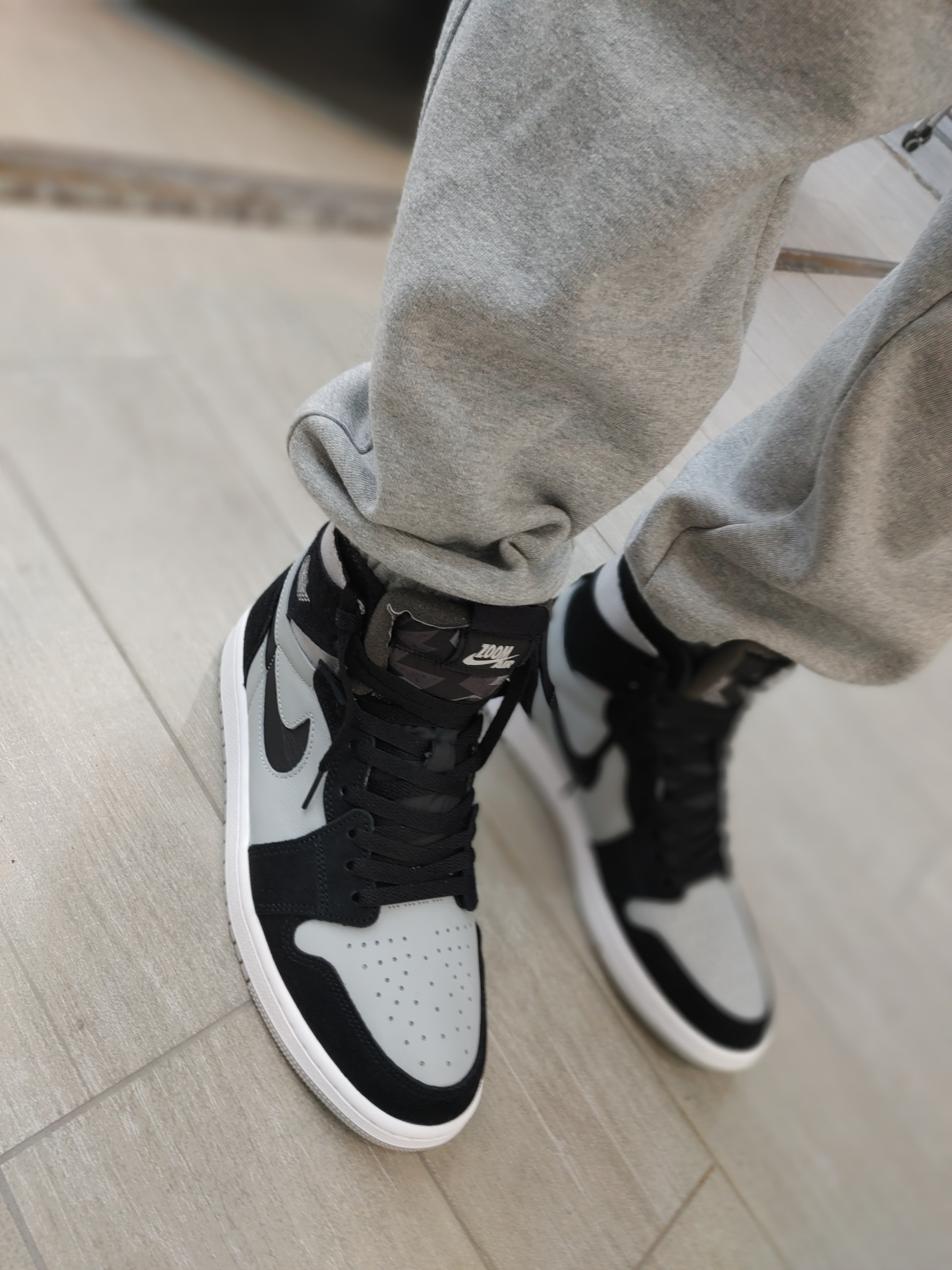 Jordan 1 Zoom Air CMFT Black Light Smoke Grey 착용 스타일