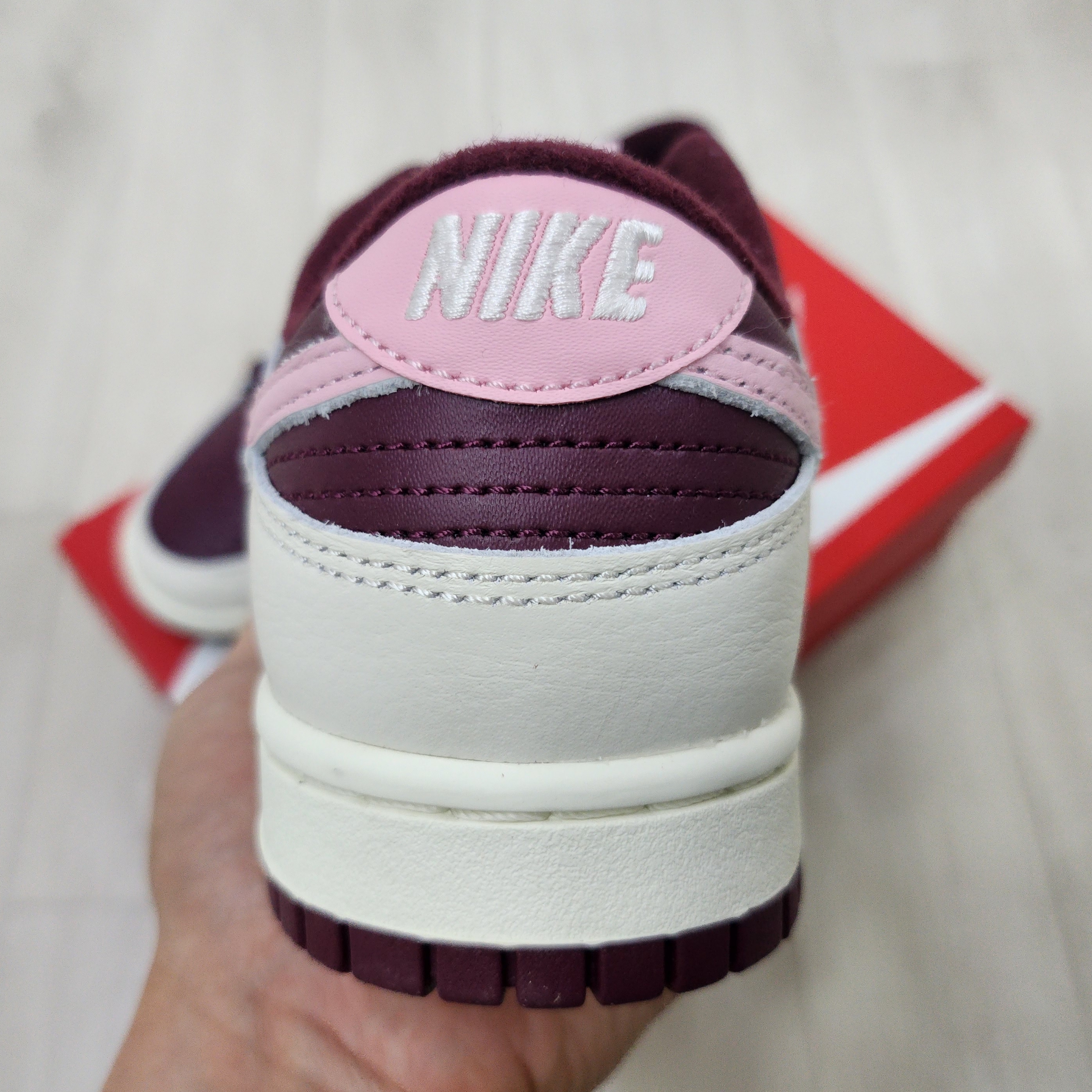 NIke Dunk Low Retro Night Maroon and Medium Soft Pink 착용 스타일 - 3