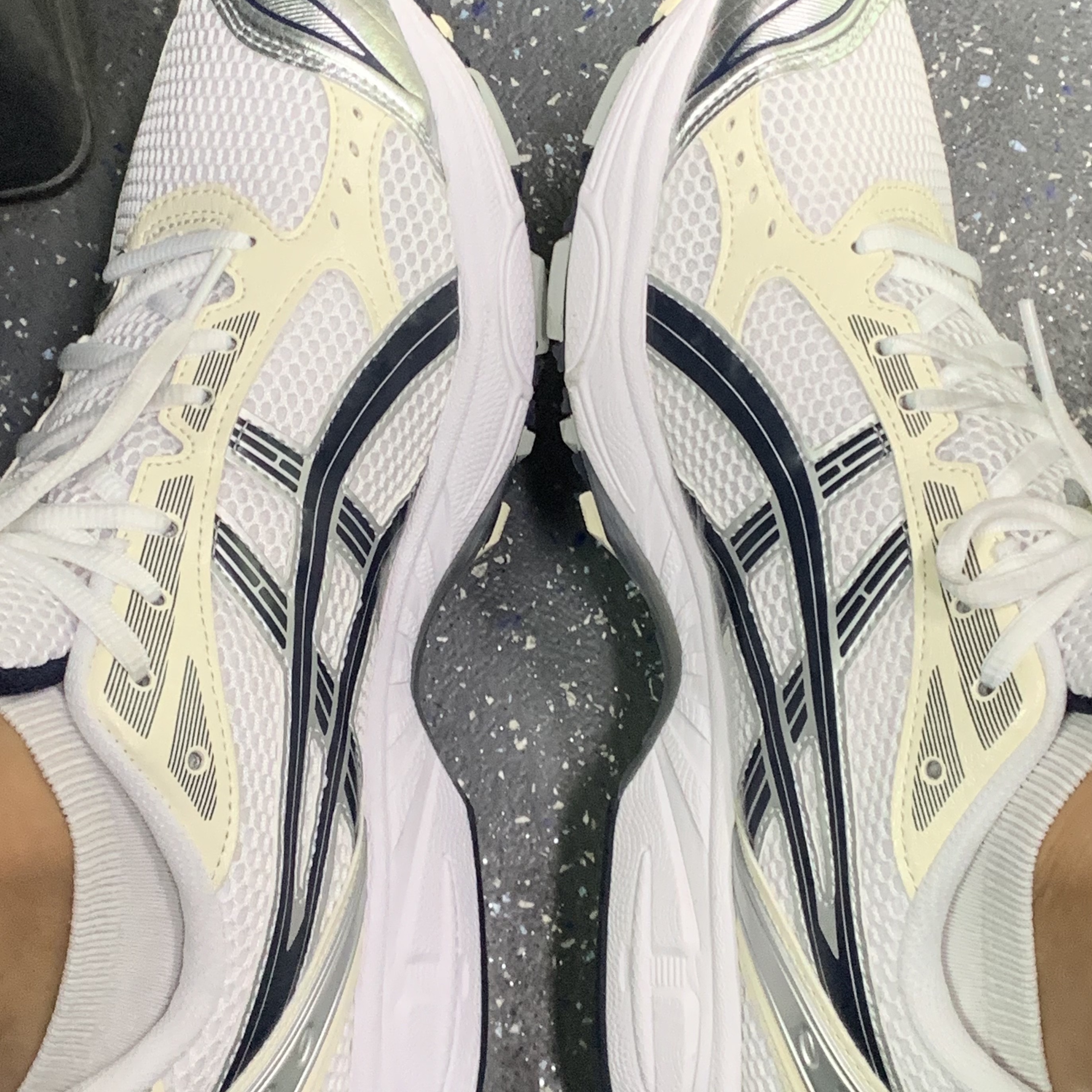 (W) Asics Gel-Kayano 14 White Midnight 착용 스타일