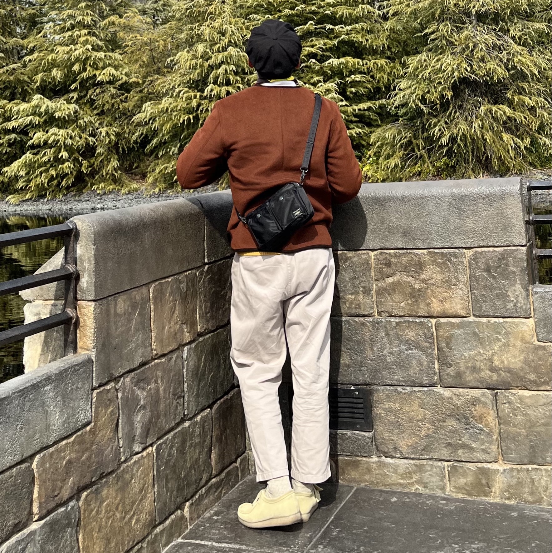 Porter Tanker Shoulder Bag S Black 착용 스타일 - 2