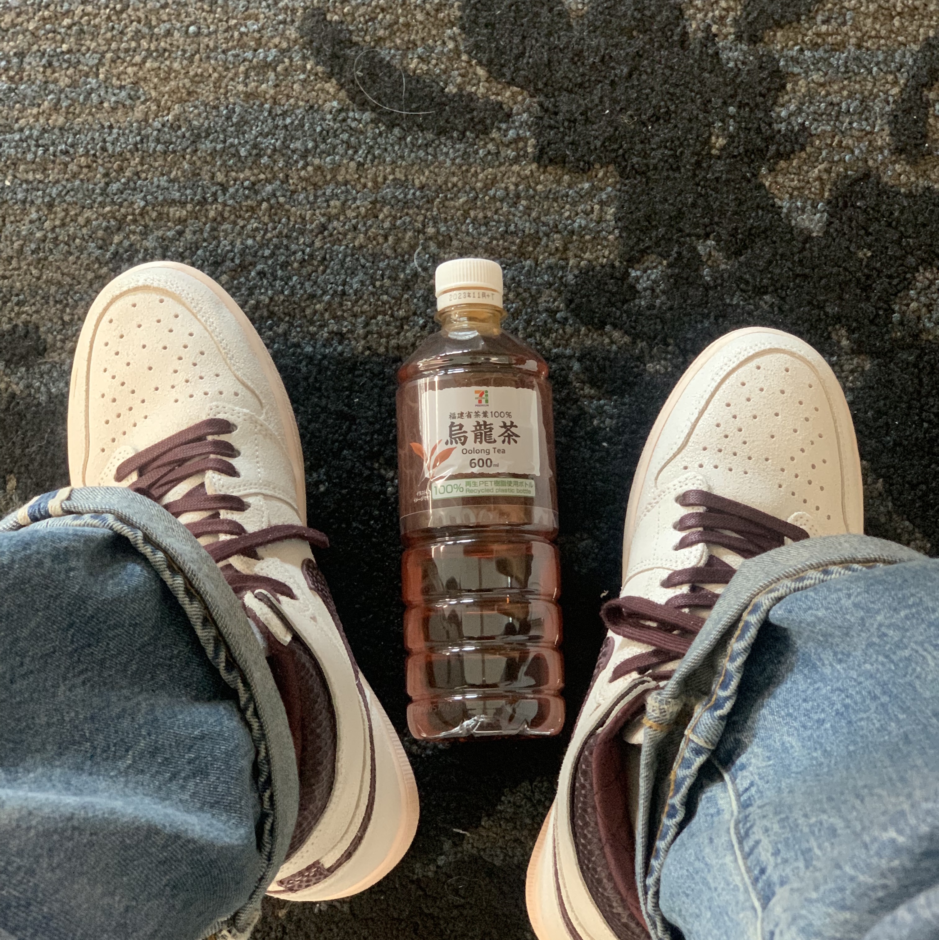 Jordan 1 x A Ma Maniere Retro High OG SP Sail and Burgundy 착용 스타일