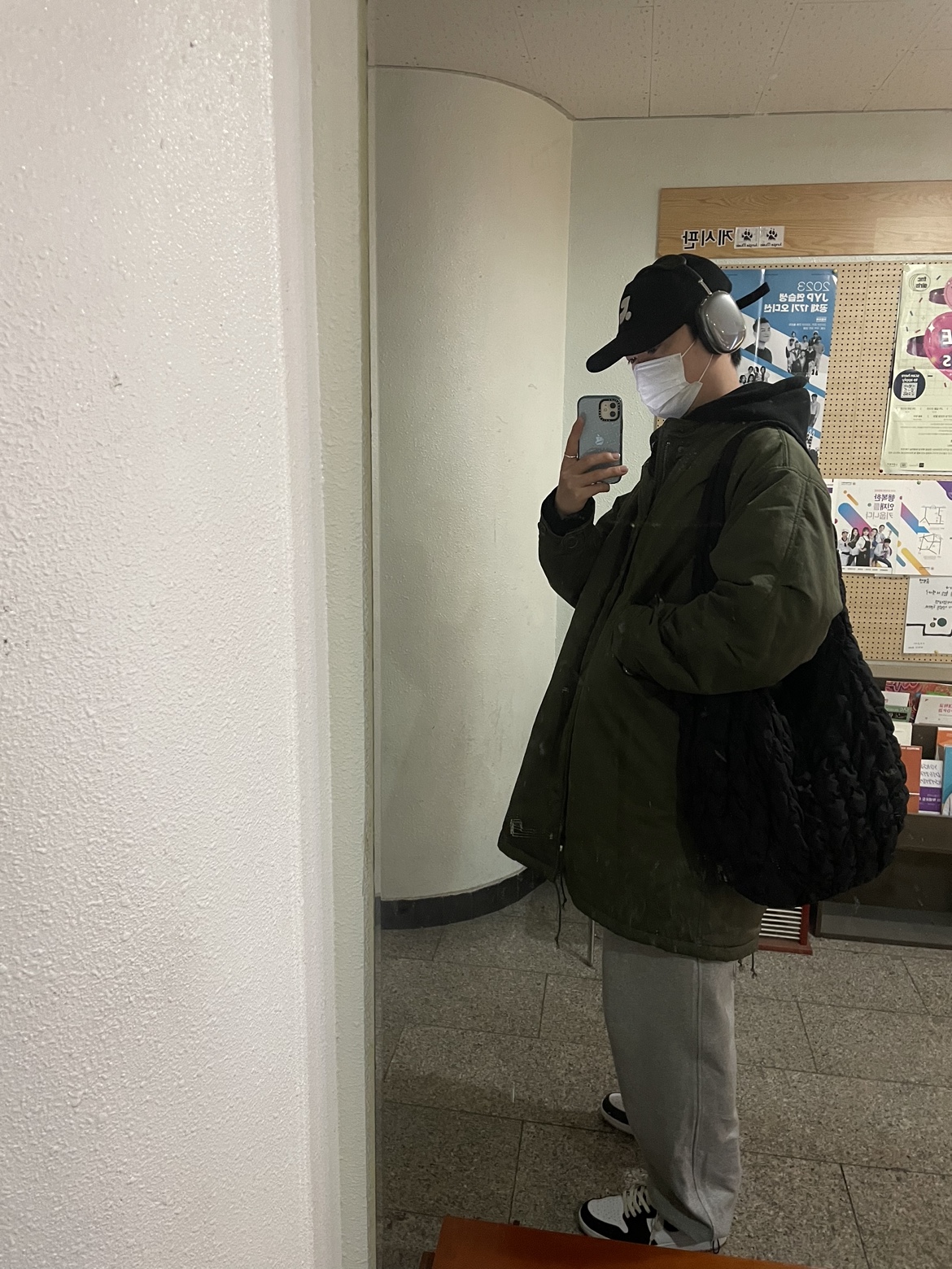 Apple AirPods Max Lightning Space Gray (Korean Ver.), Jordan 1 Retro High OG Bleached Coral 착용 스타일