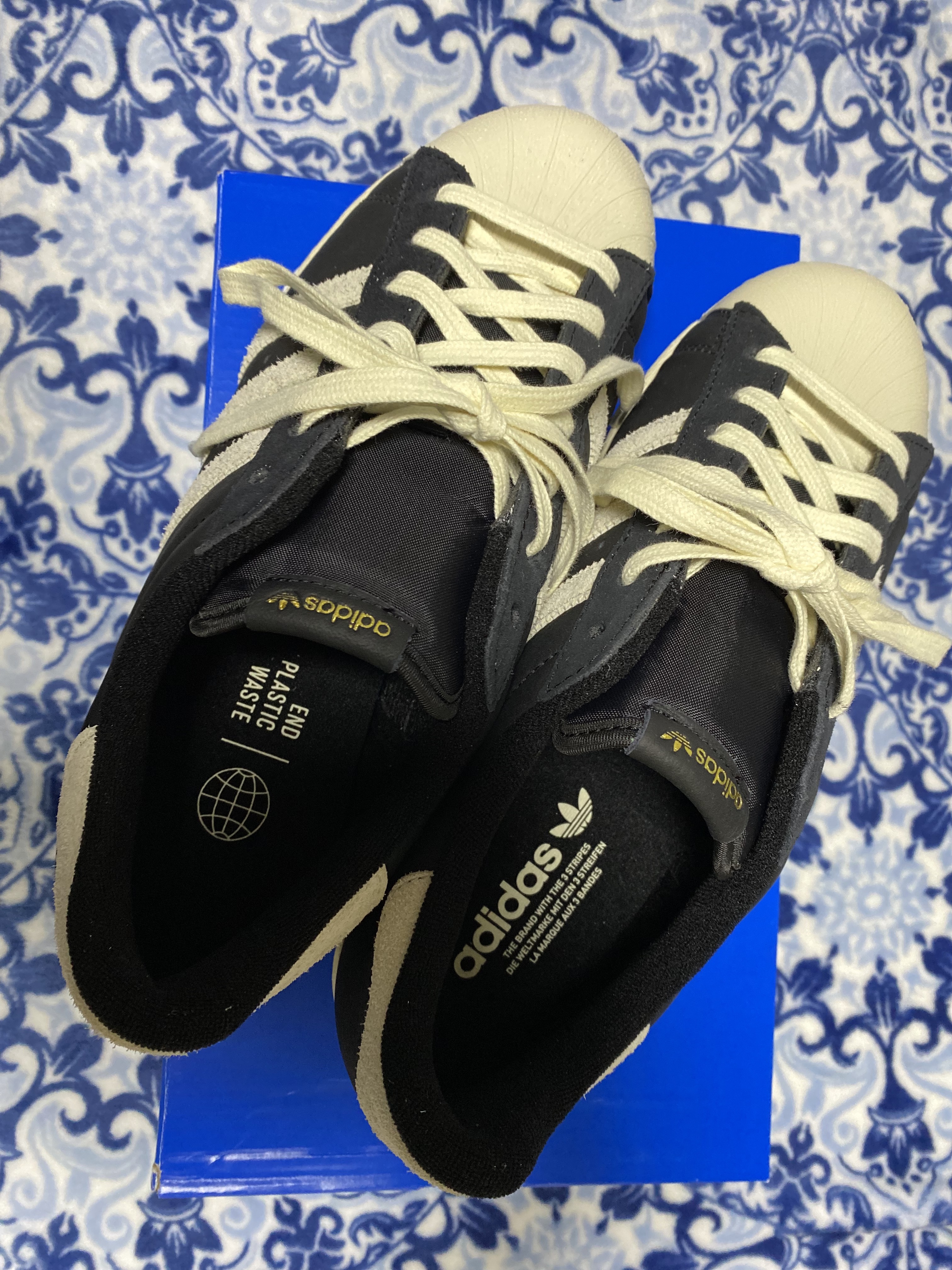 Adidas Superstar 82 Black White 착용 스타일 - 3