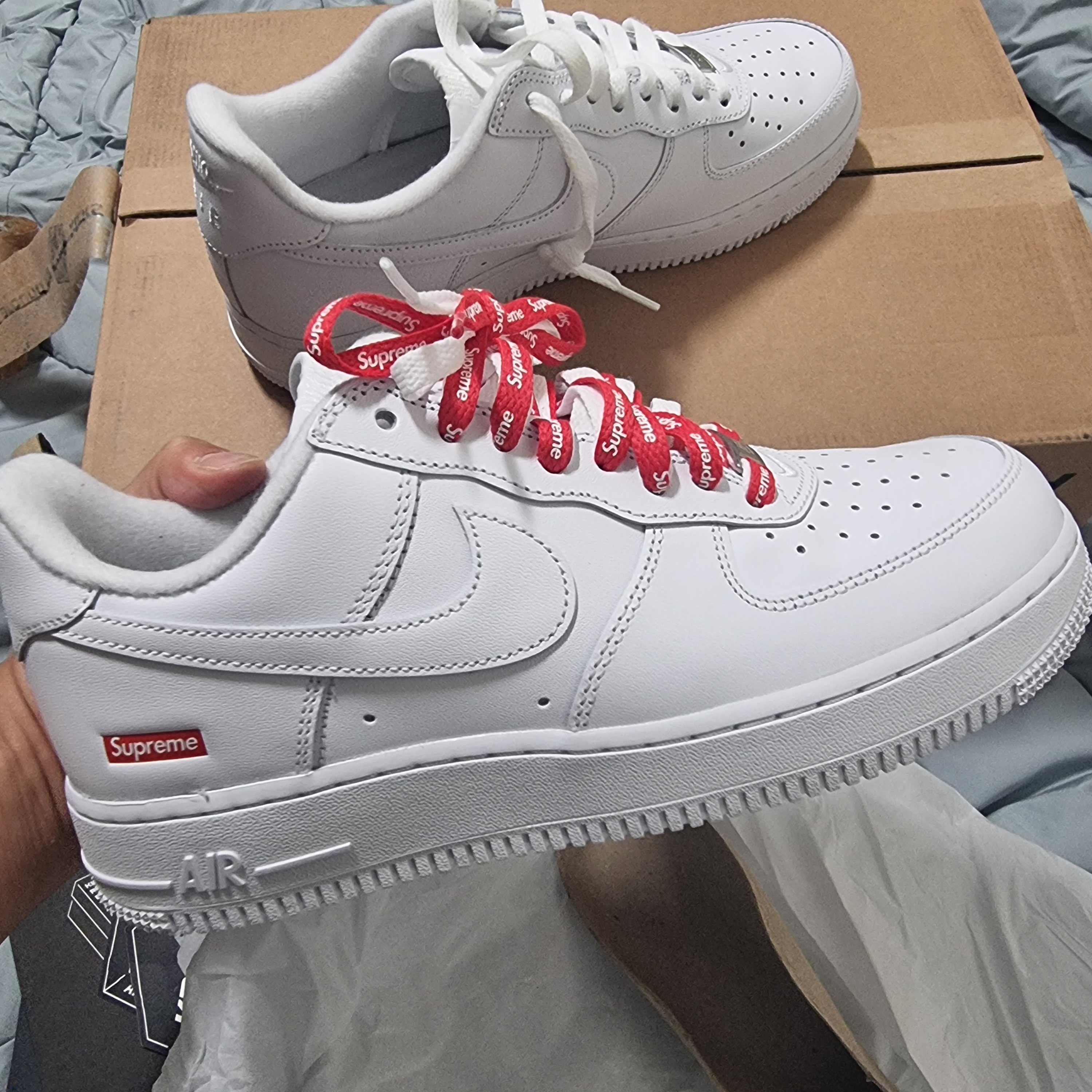 Nike x Supreme Air Force 1 Low White 착용 스타일