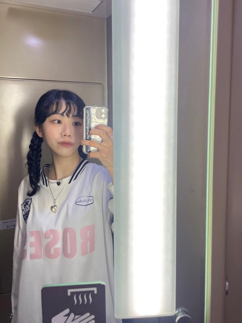 2000Archives Oversized Sporty T-Shirt White Pink 착용 스타일 - 2