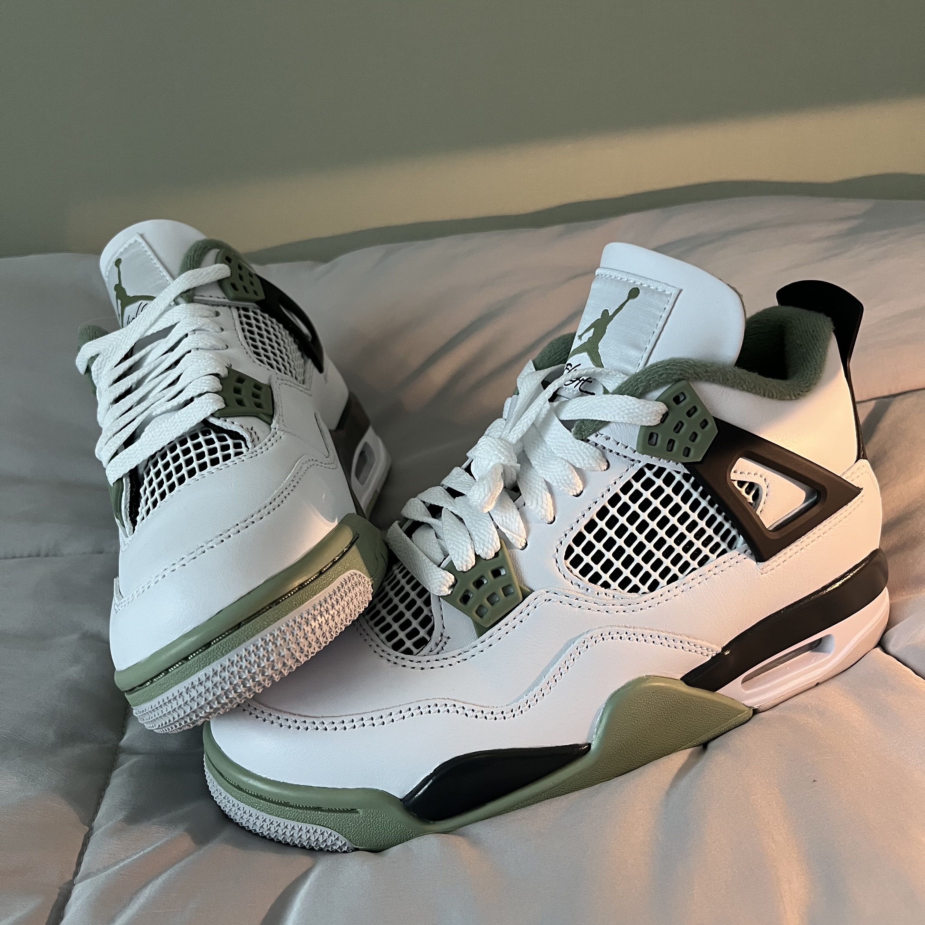 (W) Jordan 4 Retro Oil Green 착용 스타일 - 2