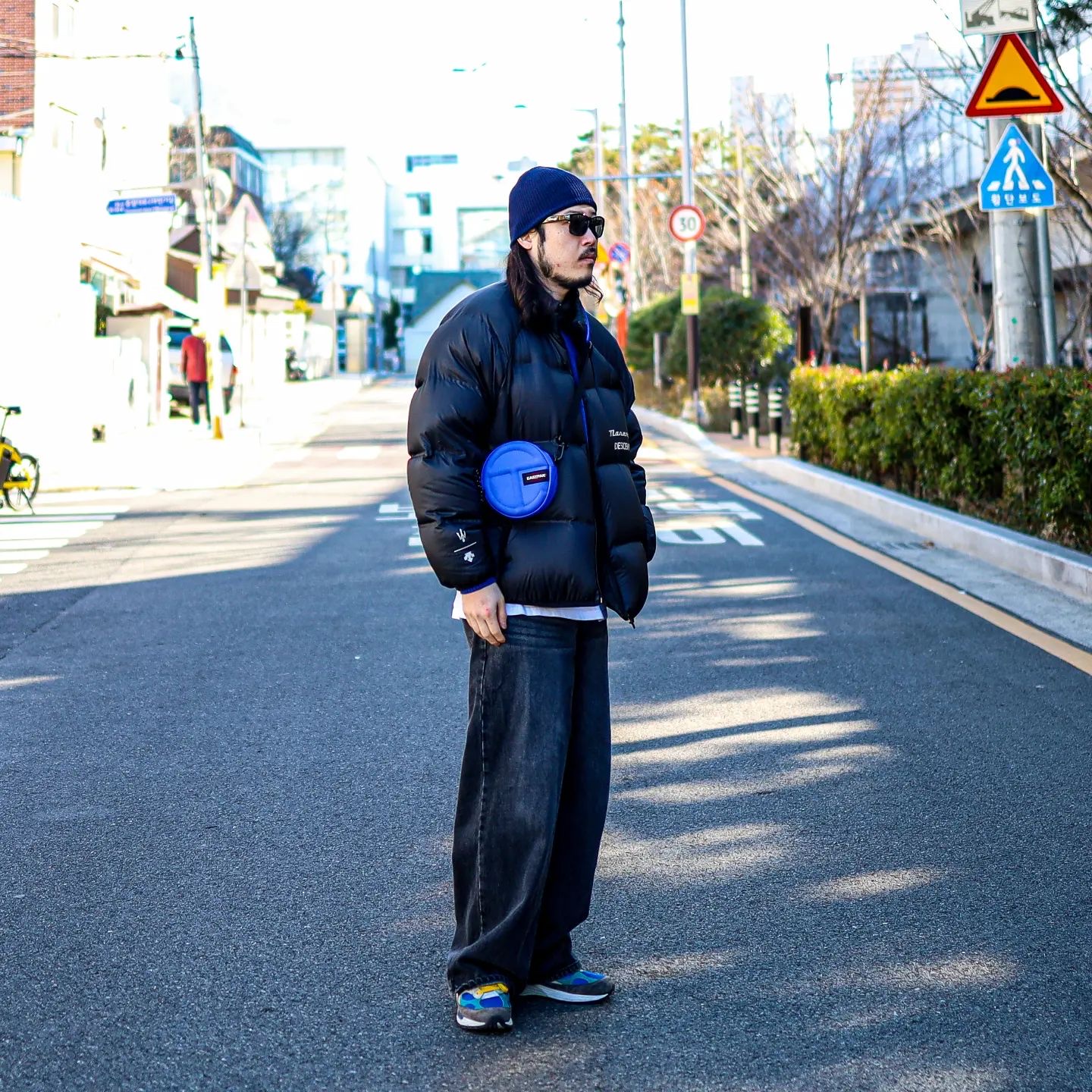 Telfar x Eastpak Circle Bag Blue, Telfar x Eastpak Circle Bag Black 착용 스타일