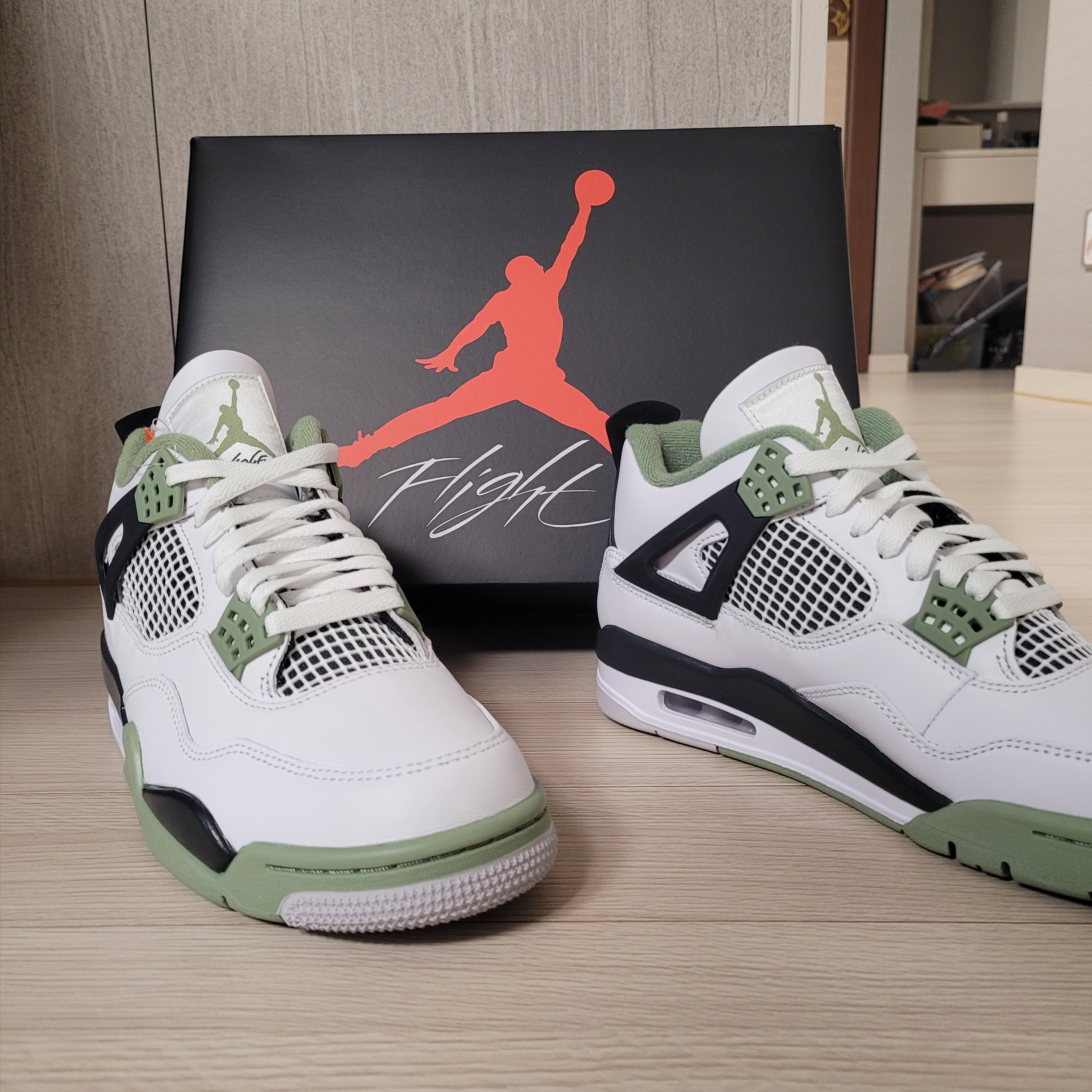 (W) Jordan 4 Retro Oil Green 착용 스타일 - 3