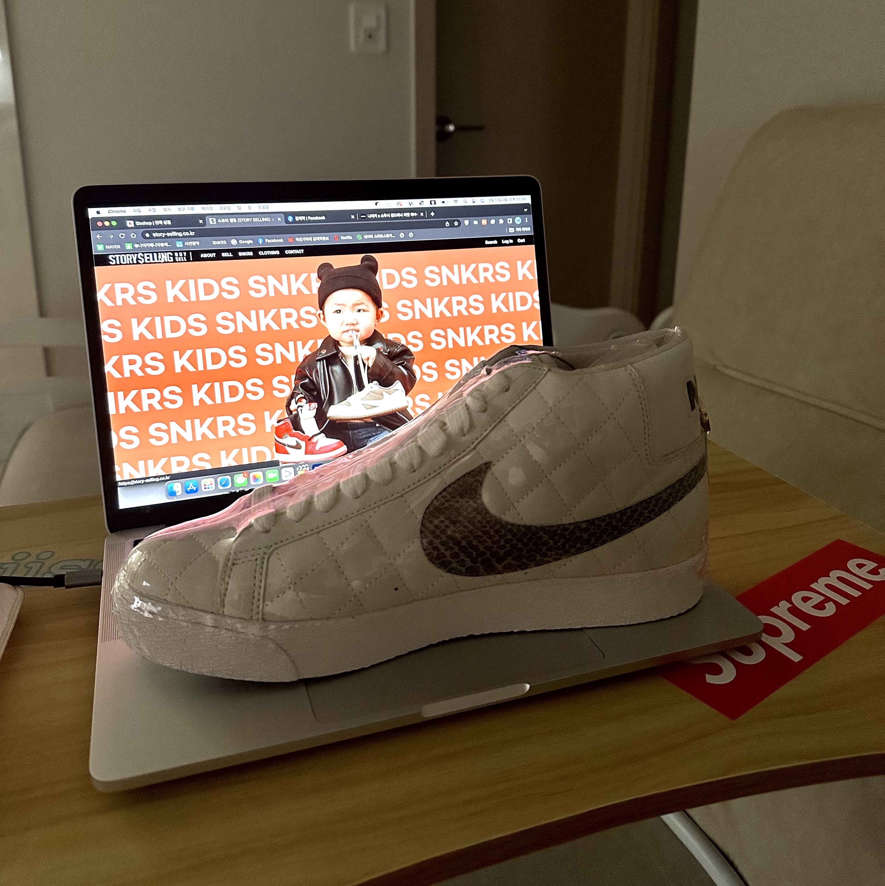 Nike x Supreme SB Blazer Sail 2006, Nike x Supreme SB Blazer Red 2006 착용 스타일 - 1