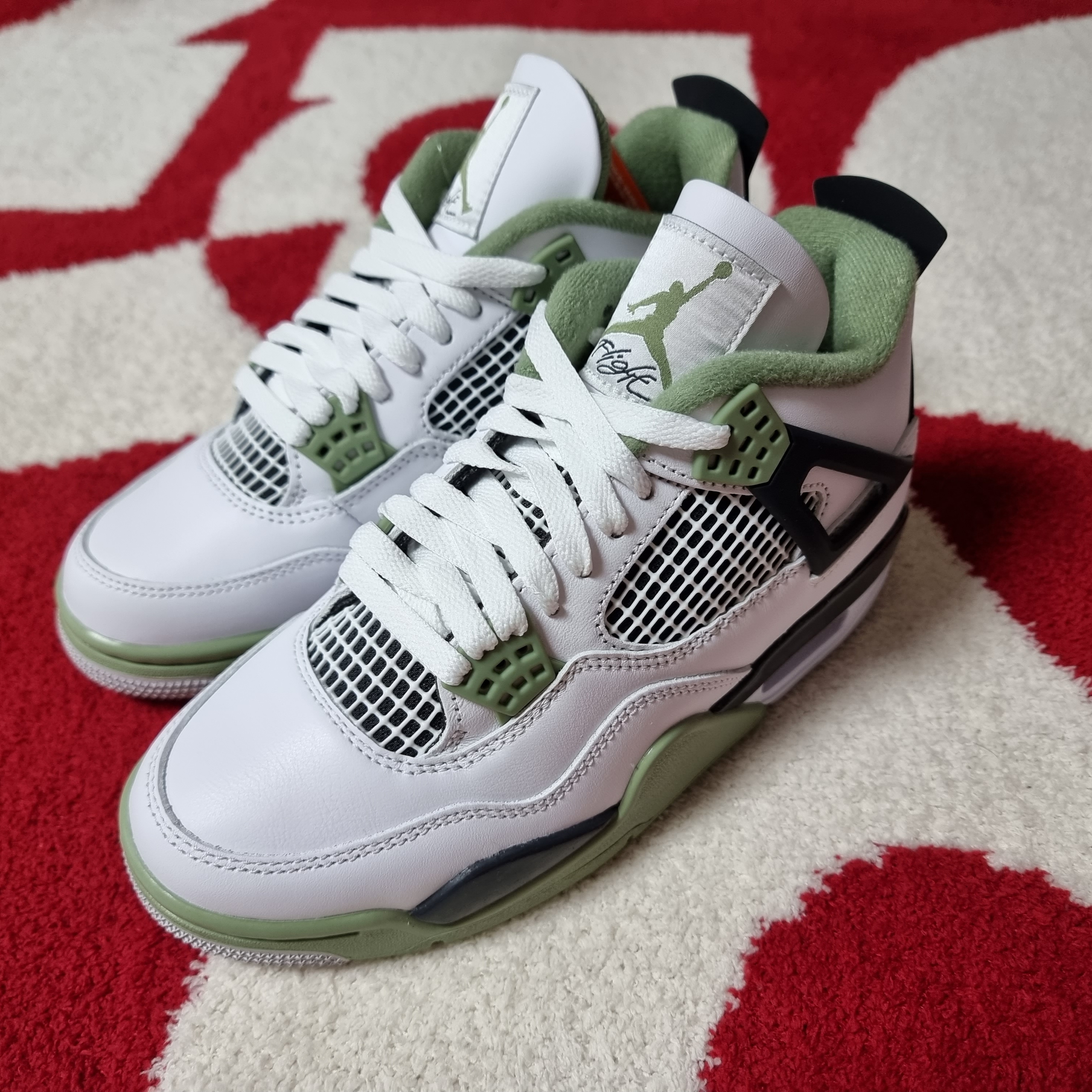 (W) Jordan 4 Retro Oil Green 착용 스타일 - 2