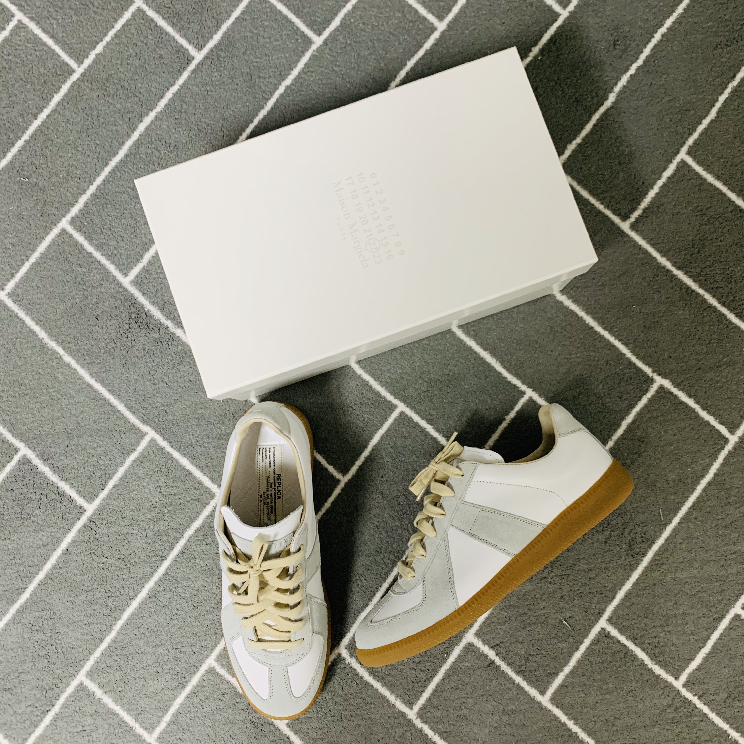 Maison Margiela Calfskin Replica Sneakers 착용 스타일