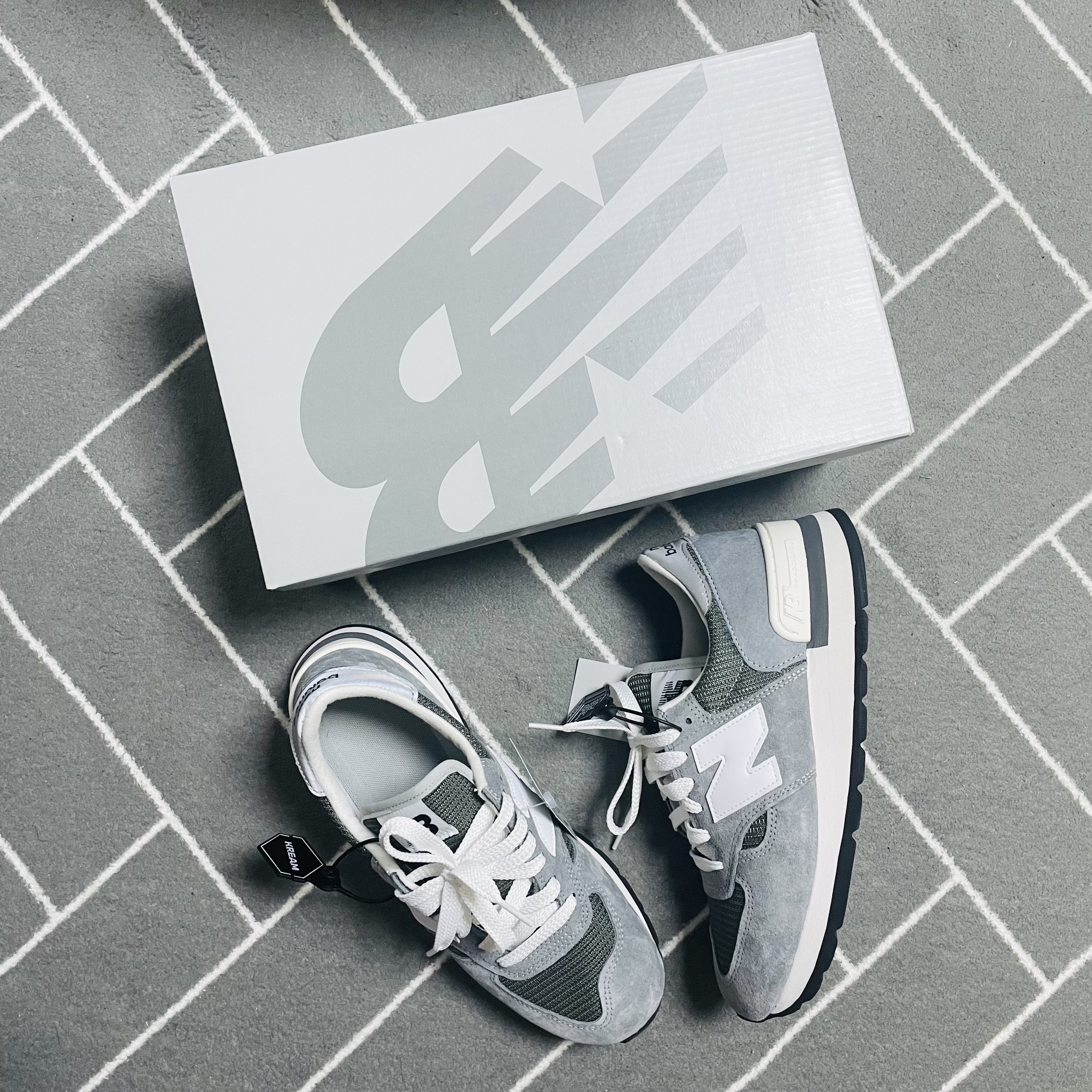 New Balance 990v1 Made in USA Grey White 착용 스타일