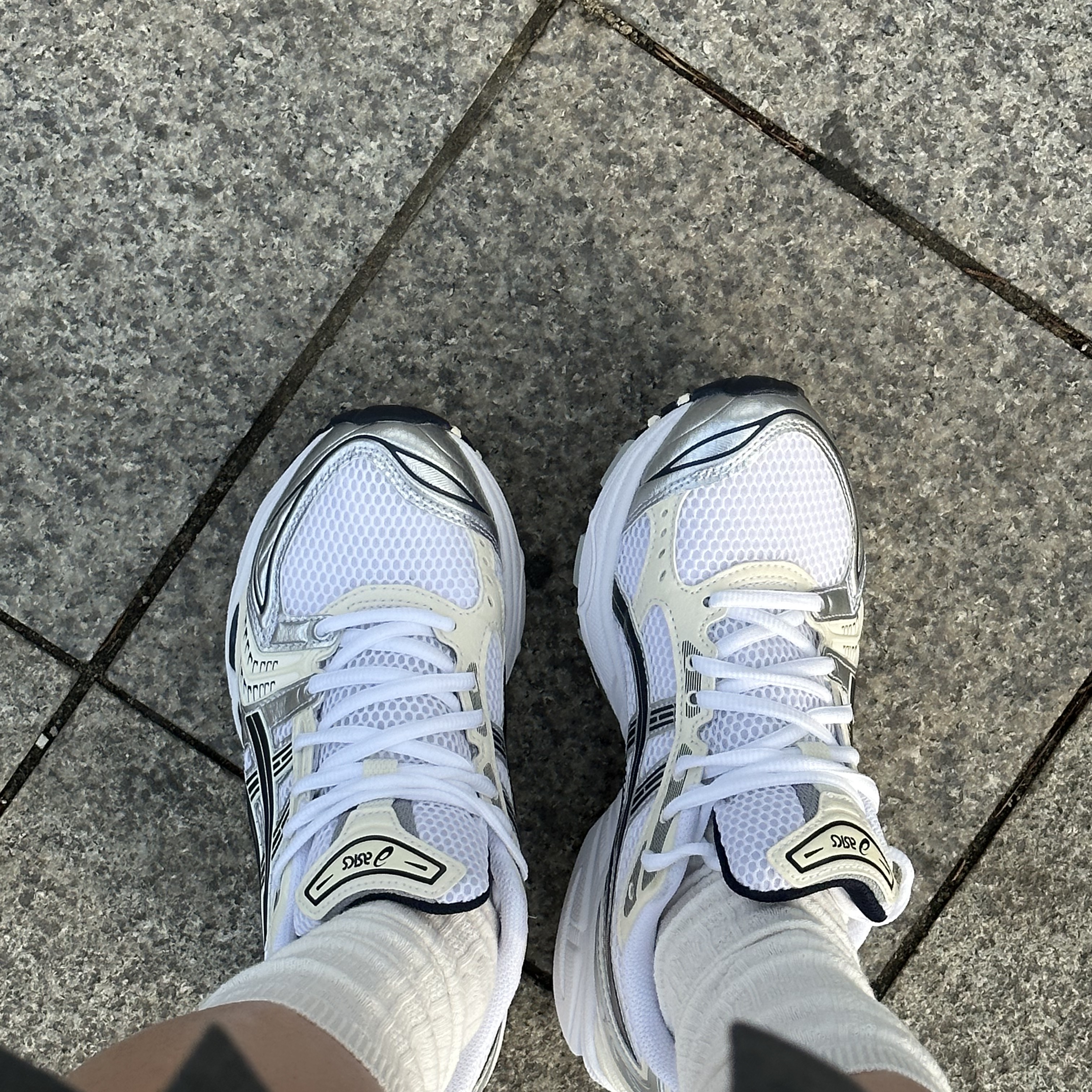 (W) Asics Gel-Kayano 14 White Midnight 착용 스타일