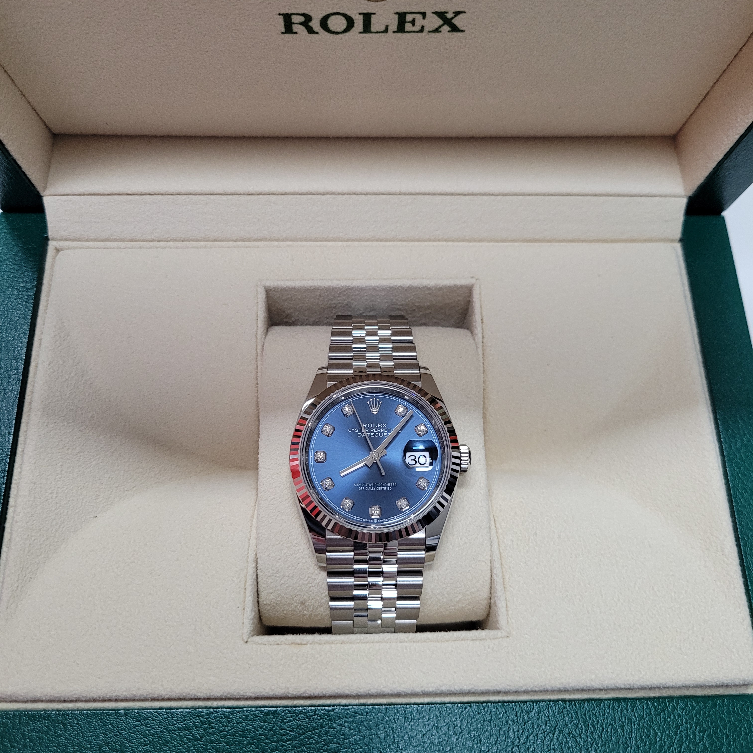 Rolex Datejust 36mm 126234 Bright Blue Diamond-Set Jubilee 착용 스타일