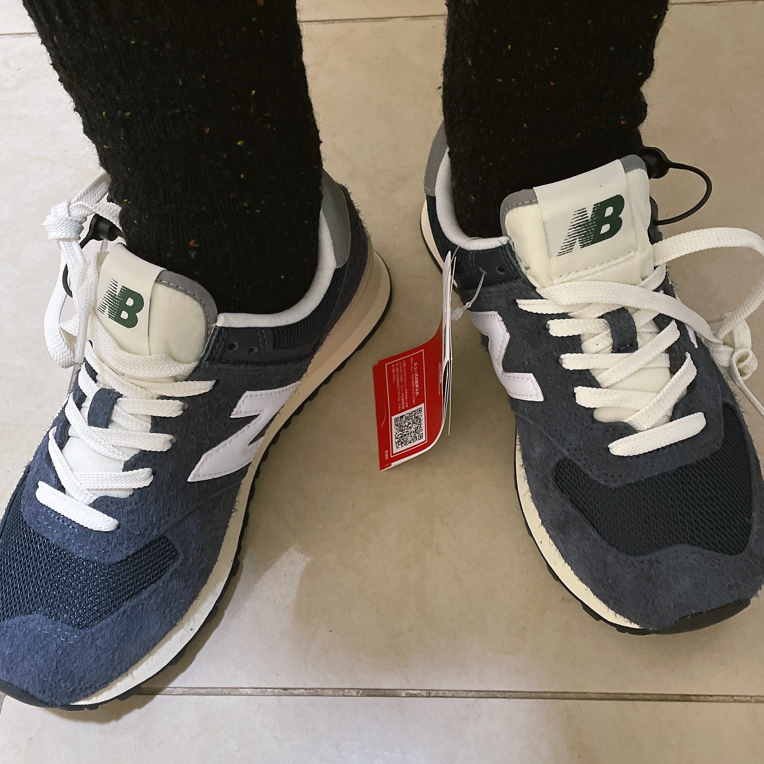 New Balance 574 Heritage Navy 착용 스타일 - 3