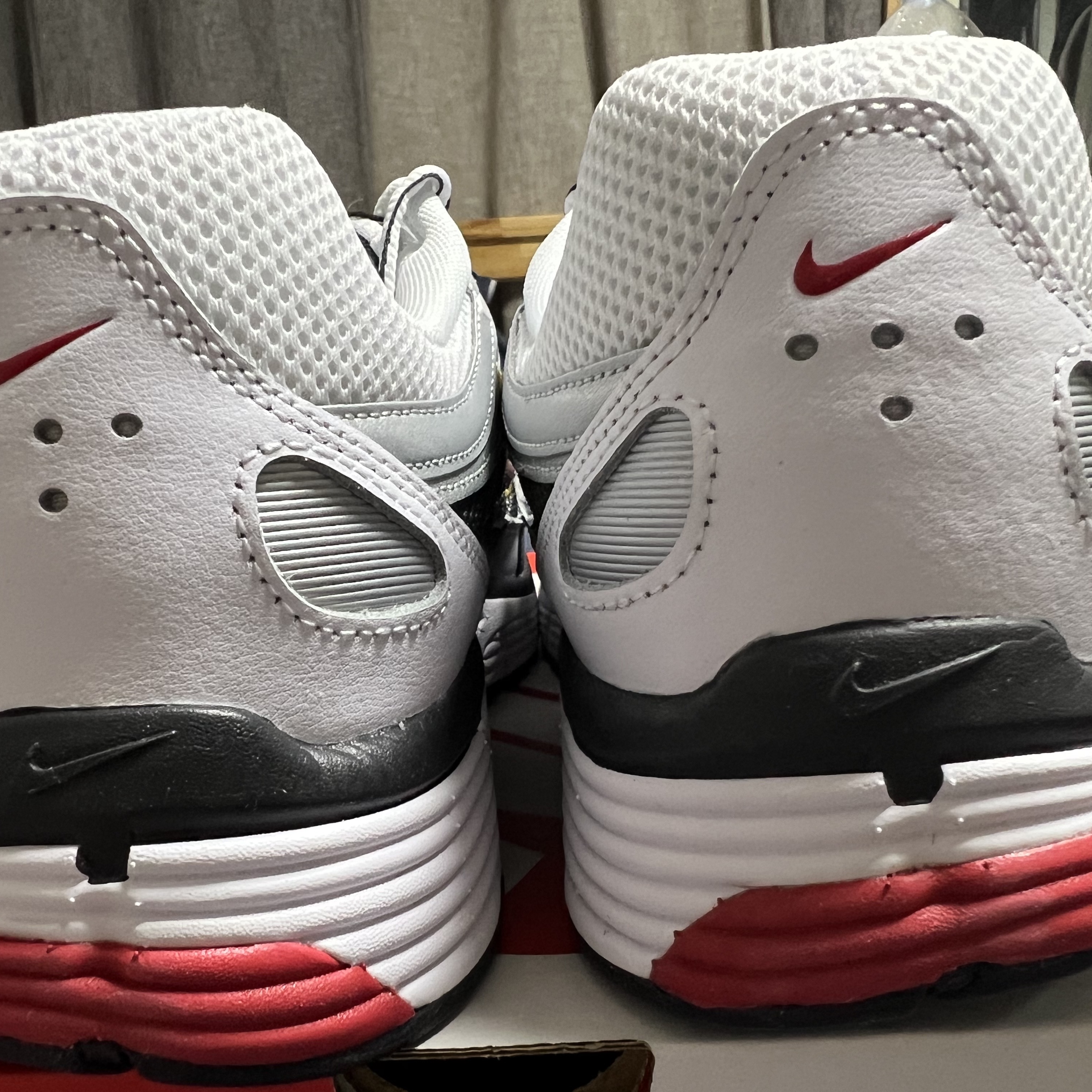 (W) Nike P-6000 Metallic Silver Red 착용 스타일 - 3