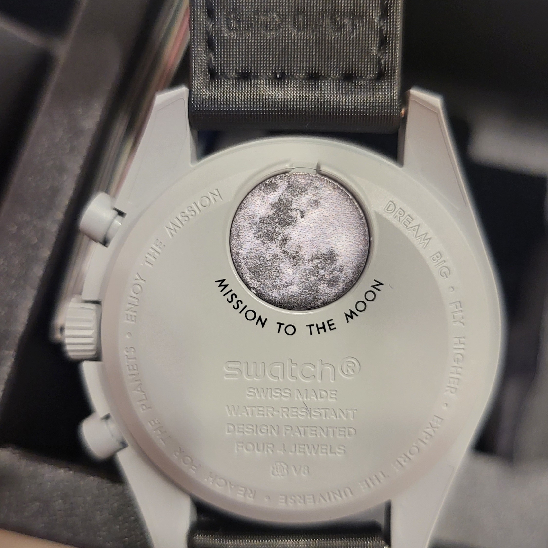 Swatch x Omega Bioceramic MoonSwatch Mission To The Moon 착용 스타일 - 3