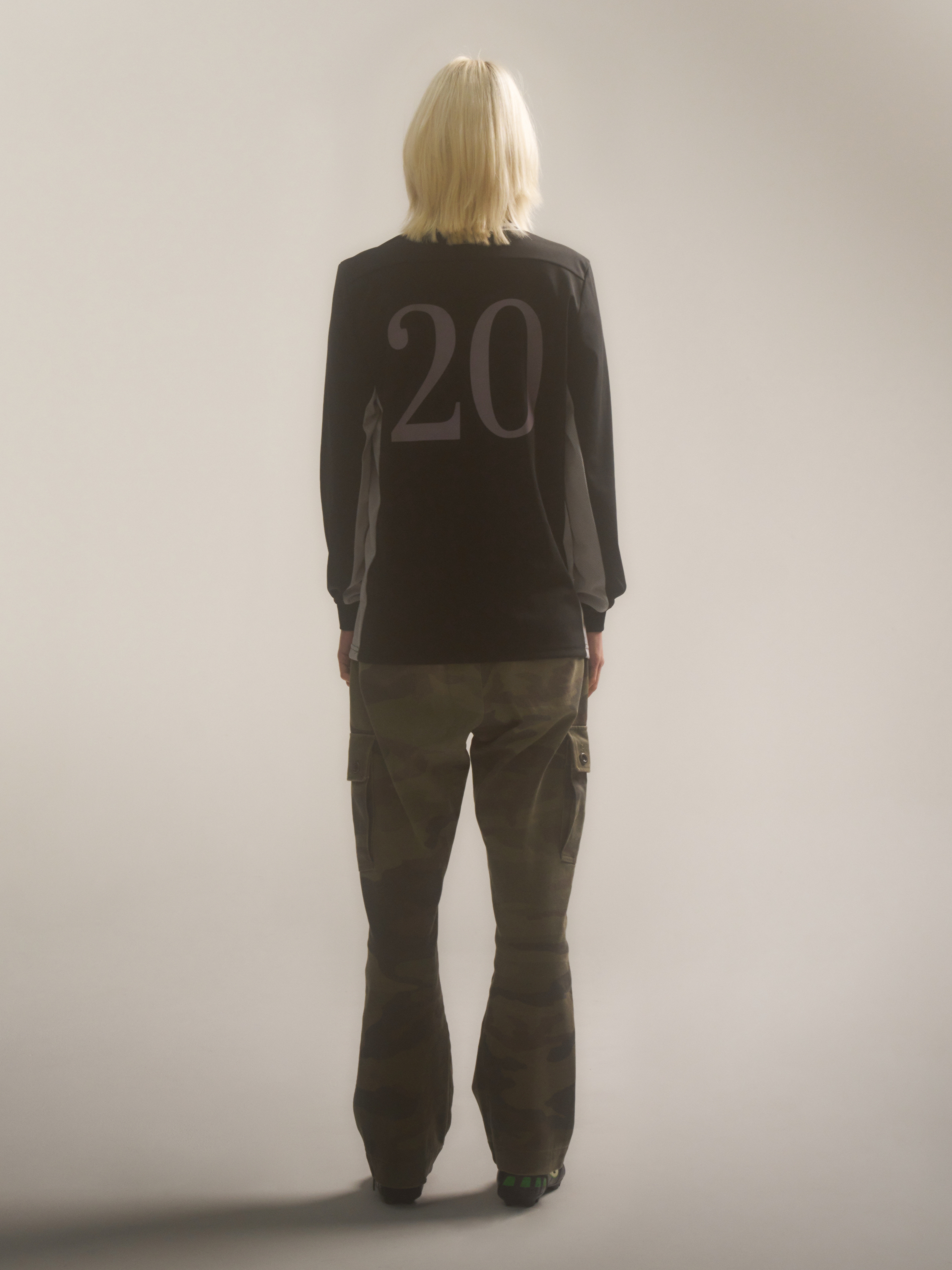 2000Archives Sporty T-Shirt Black Camo 착용 스타일 - 3