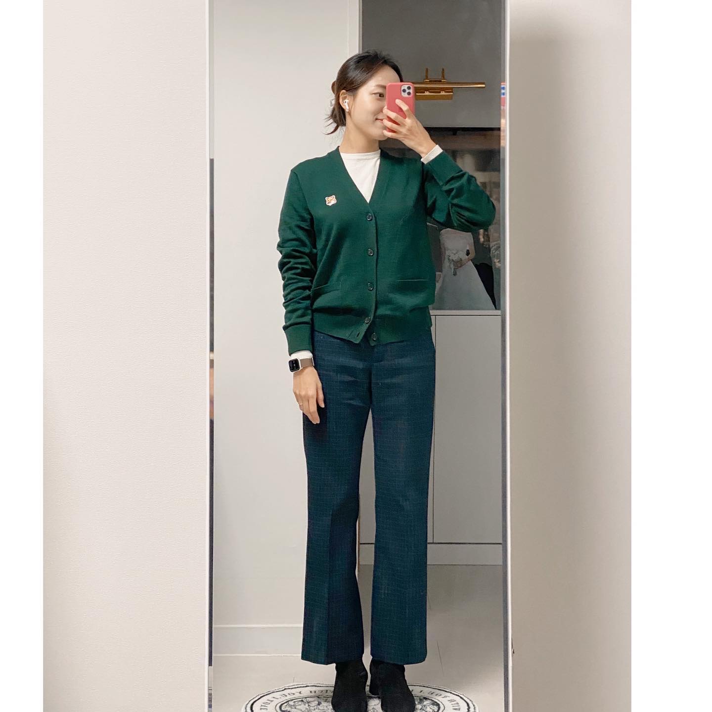 Maison Kitsune Fox Head Patch Classic Cardigan Deep Green 착용 스타일