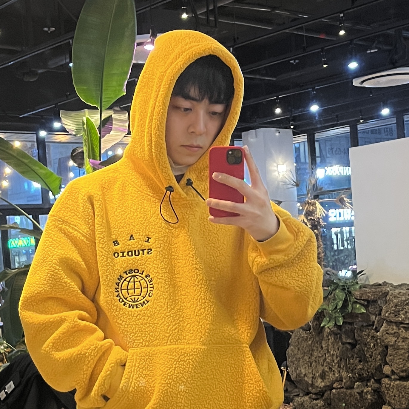 IAB Studio x LMC Boa Fleece Hoodie Yellow 착용 스타일