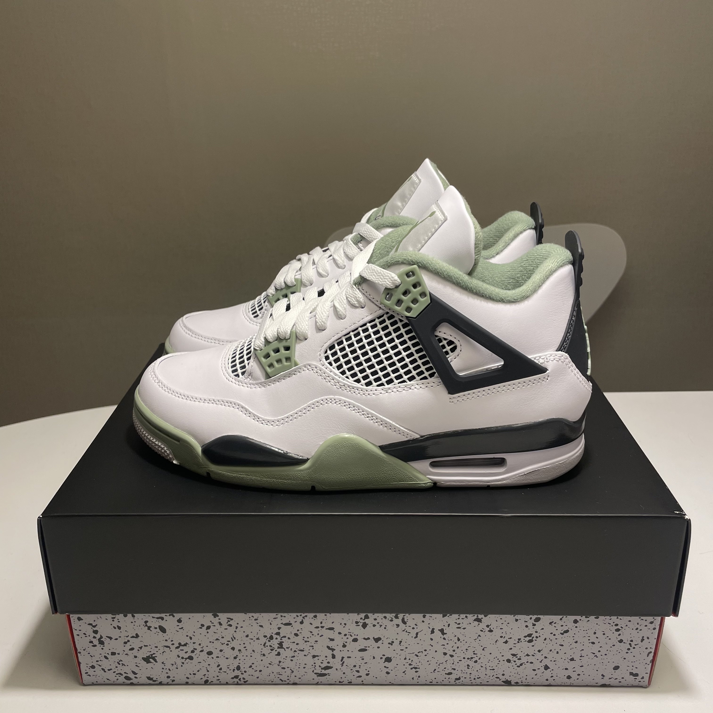 (W) Jordan 4 Retro Oil Green 착용 스타일 - 4