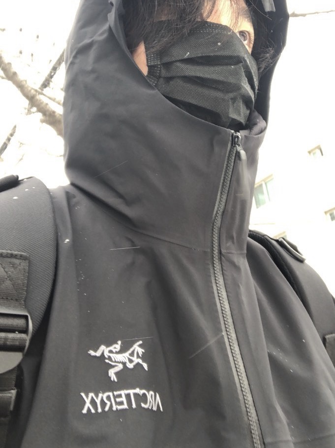 Arc'teryx Beta Jacket Black 착용 스타일