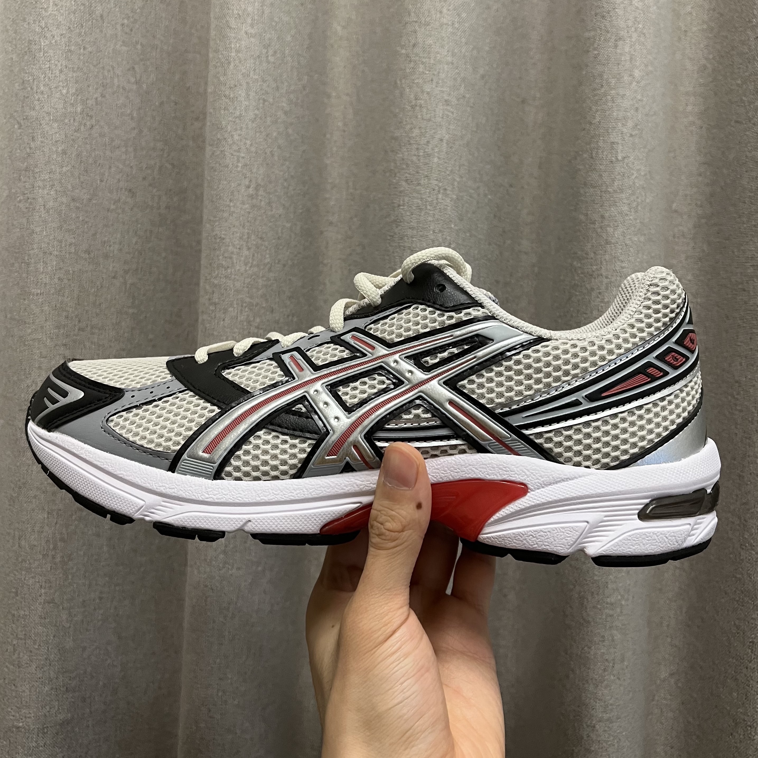 Asics Gel-1130 Smoke Grey Pure Silver 착용 스타일 - 1