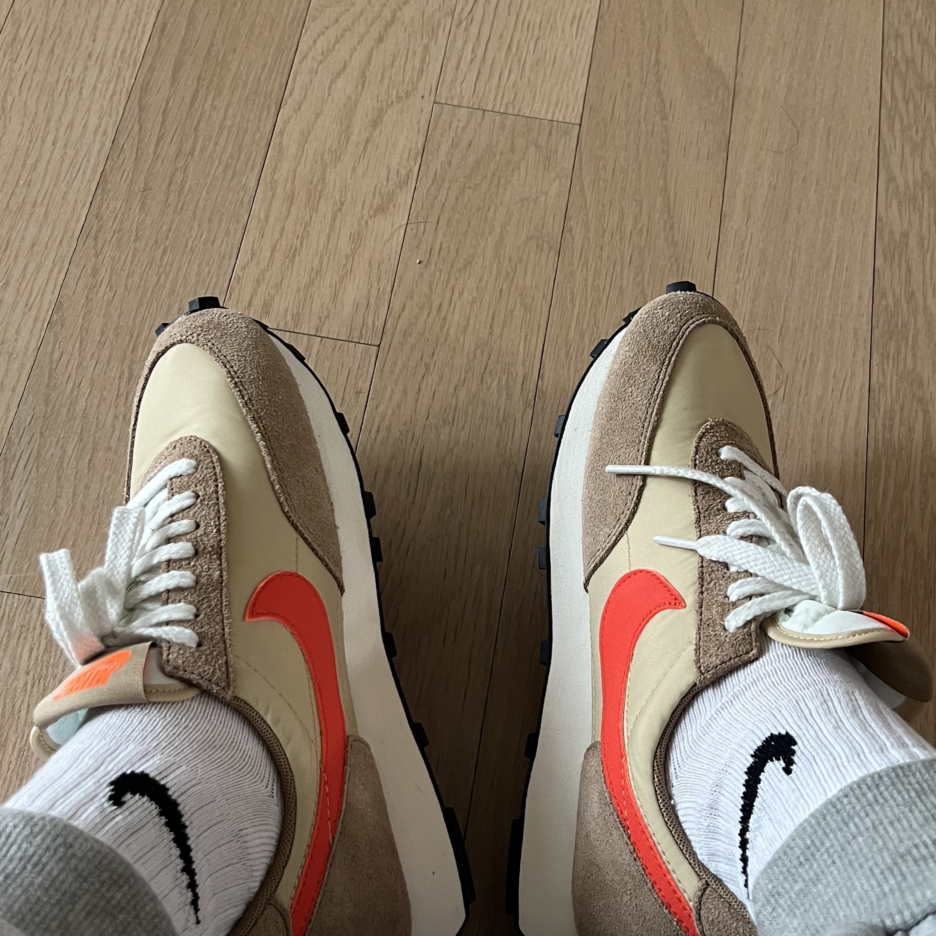 Nike Daybreak SP Vegas Gold College Orange 착용 스타일 - 1