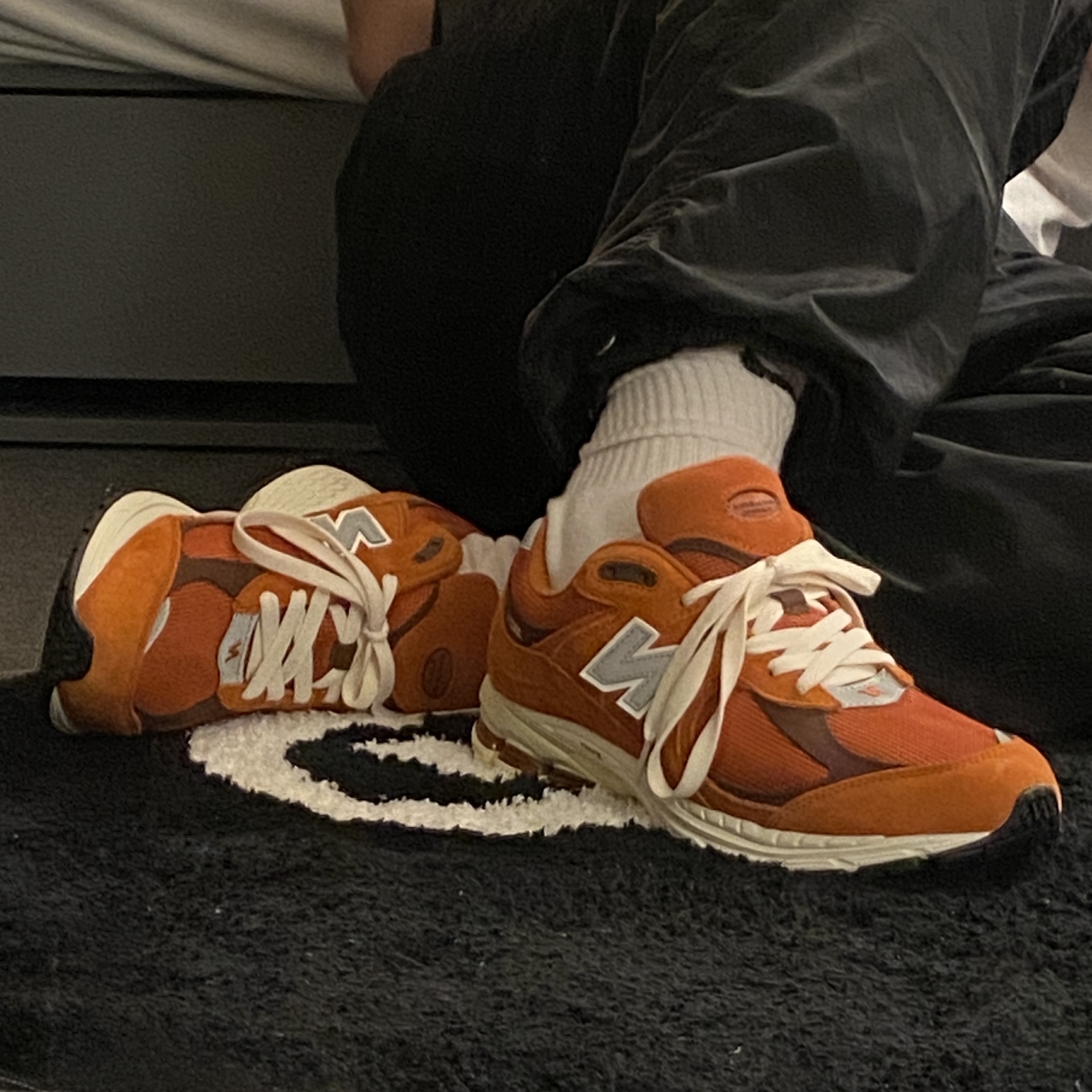 New Balance 2002R Rust Oxide 착용 스타일